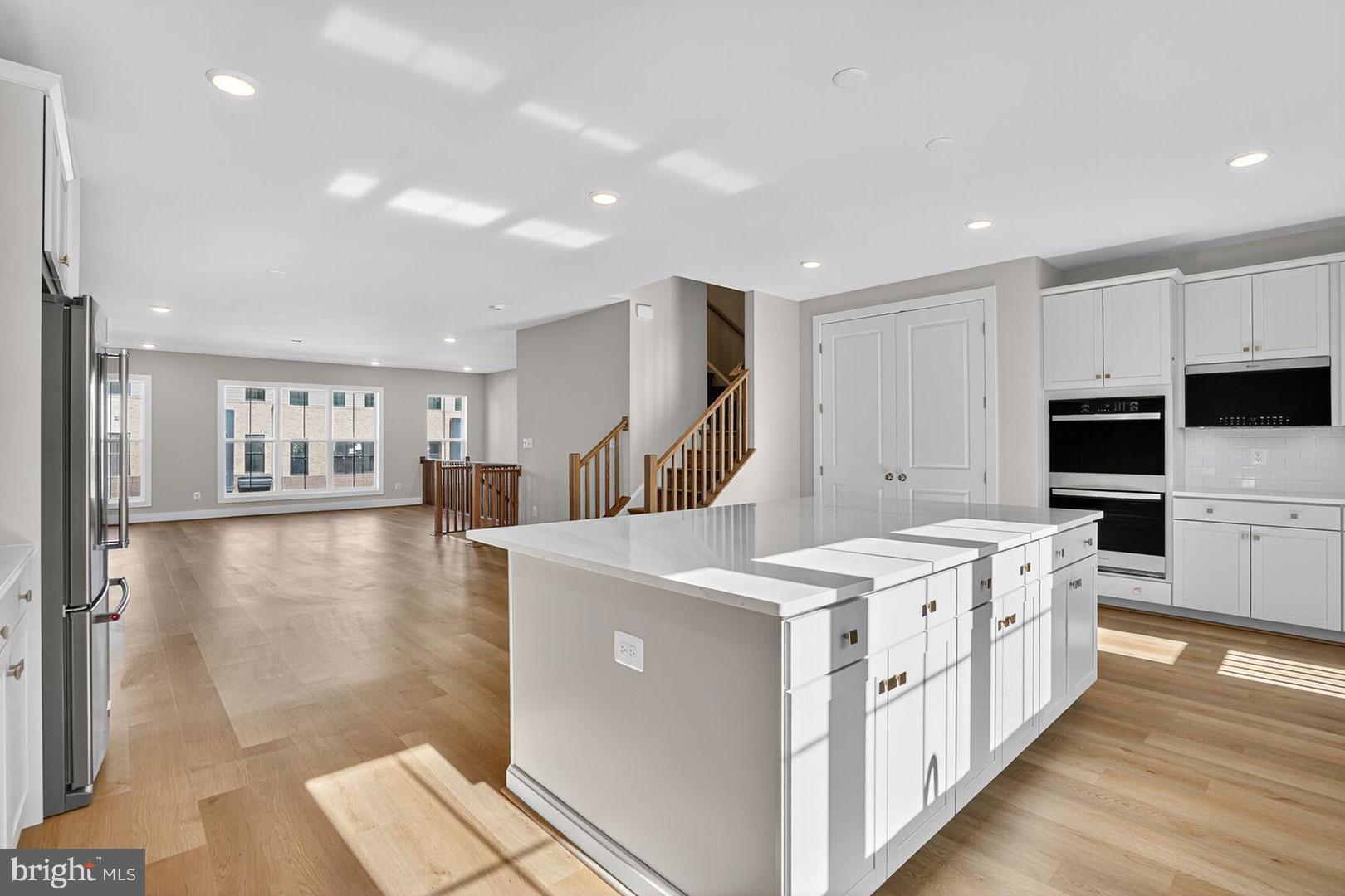 42135 GILDED STONE TERRACE