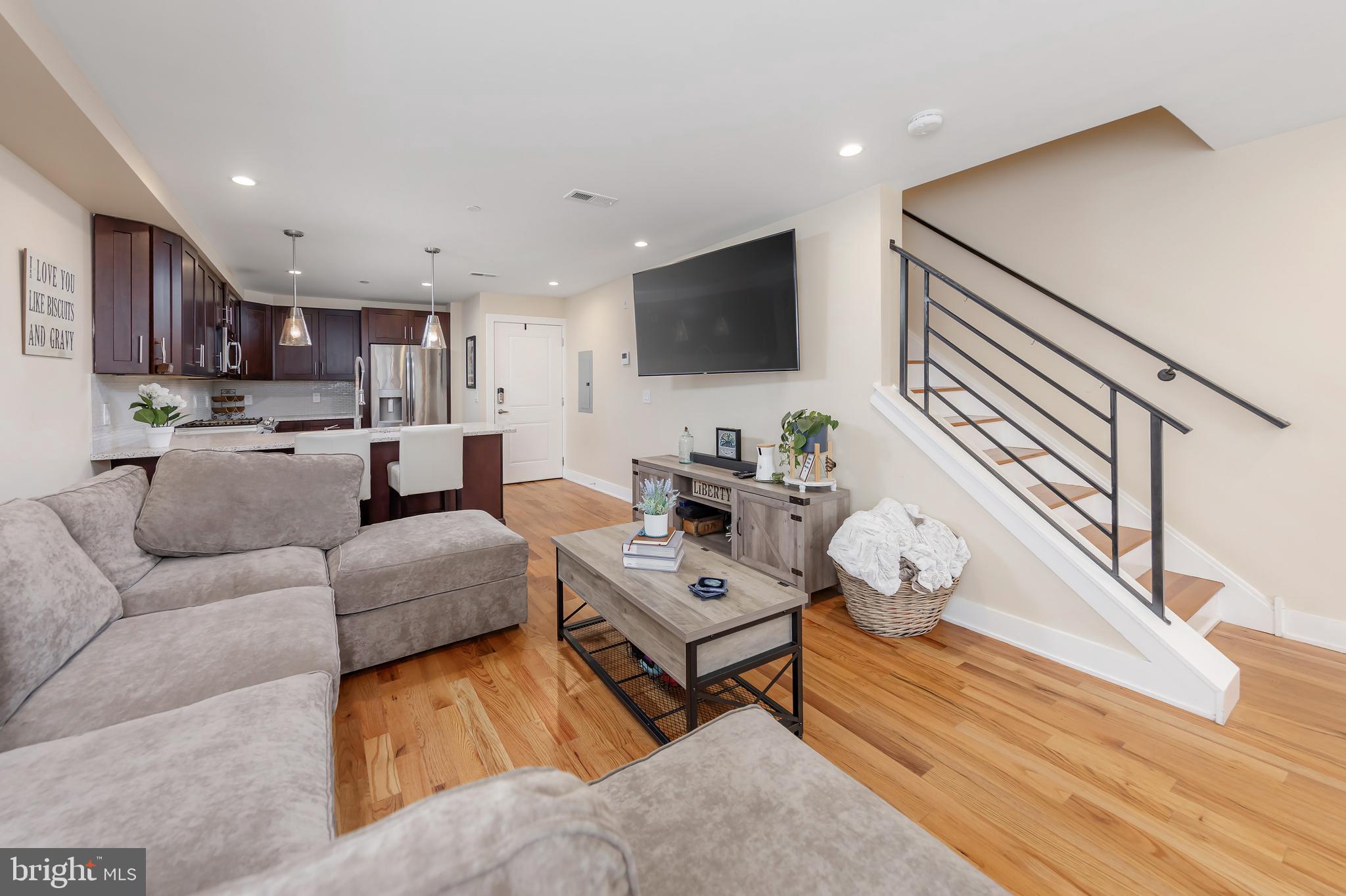 938 N MARSHALL STREET 40 3