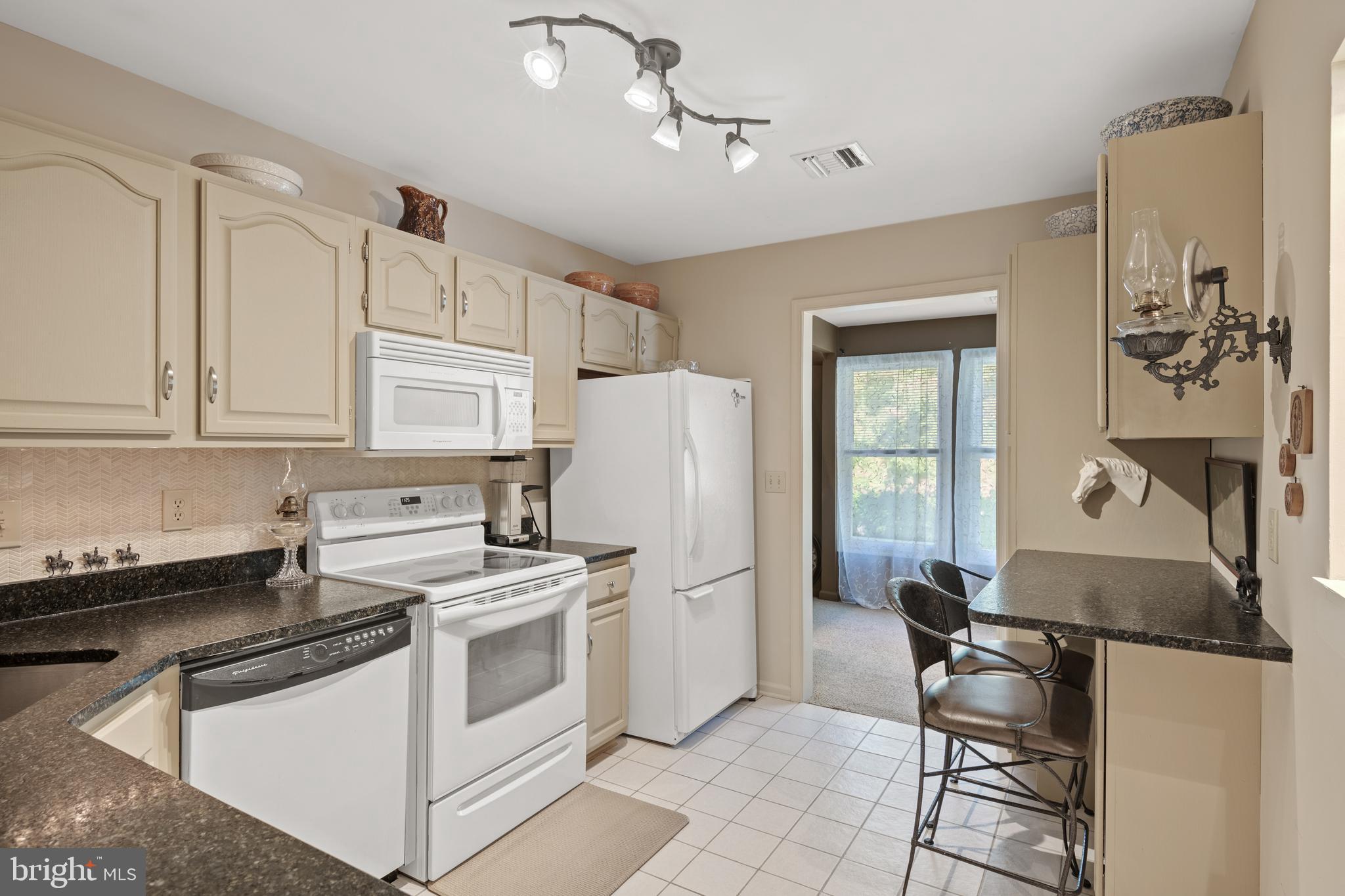 COUNTRY PLACE - Residential