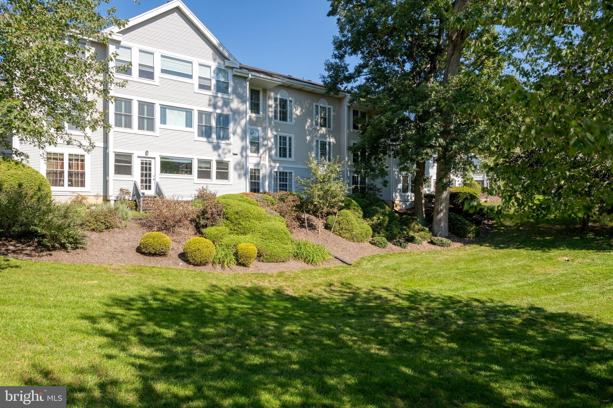 COUNTRY PLACE - Residential