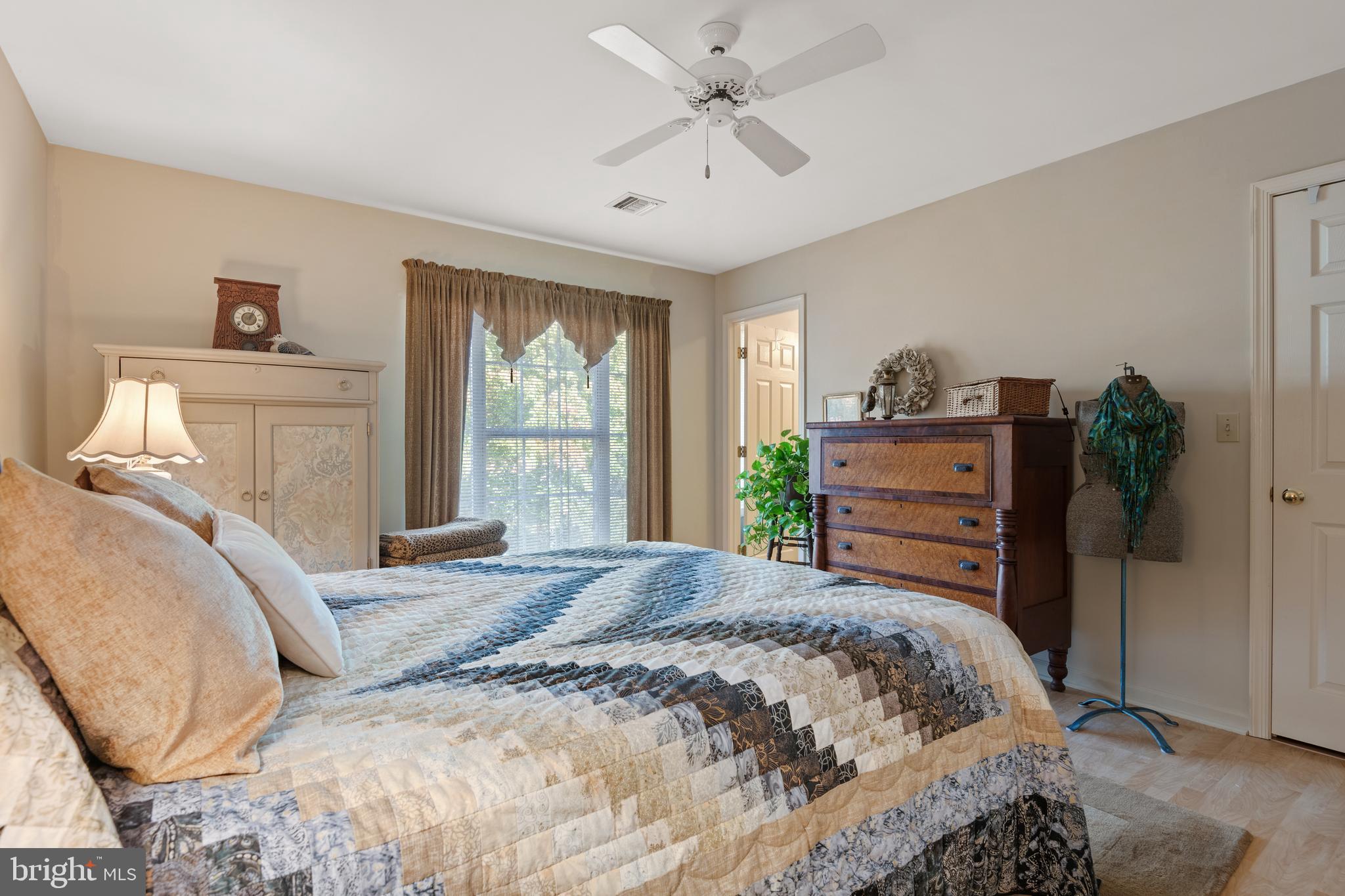 COUNTRY PLACE - Residential