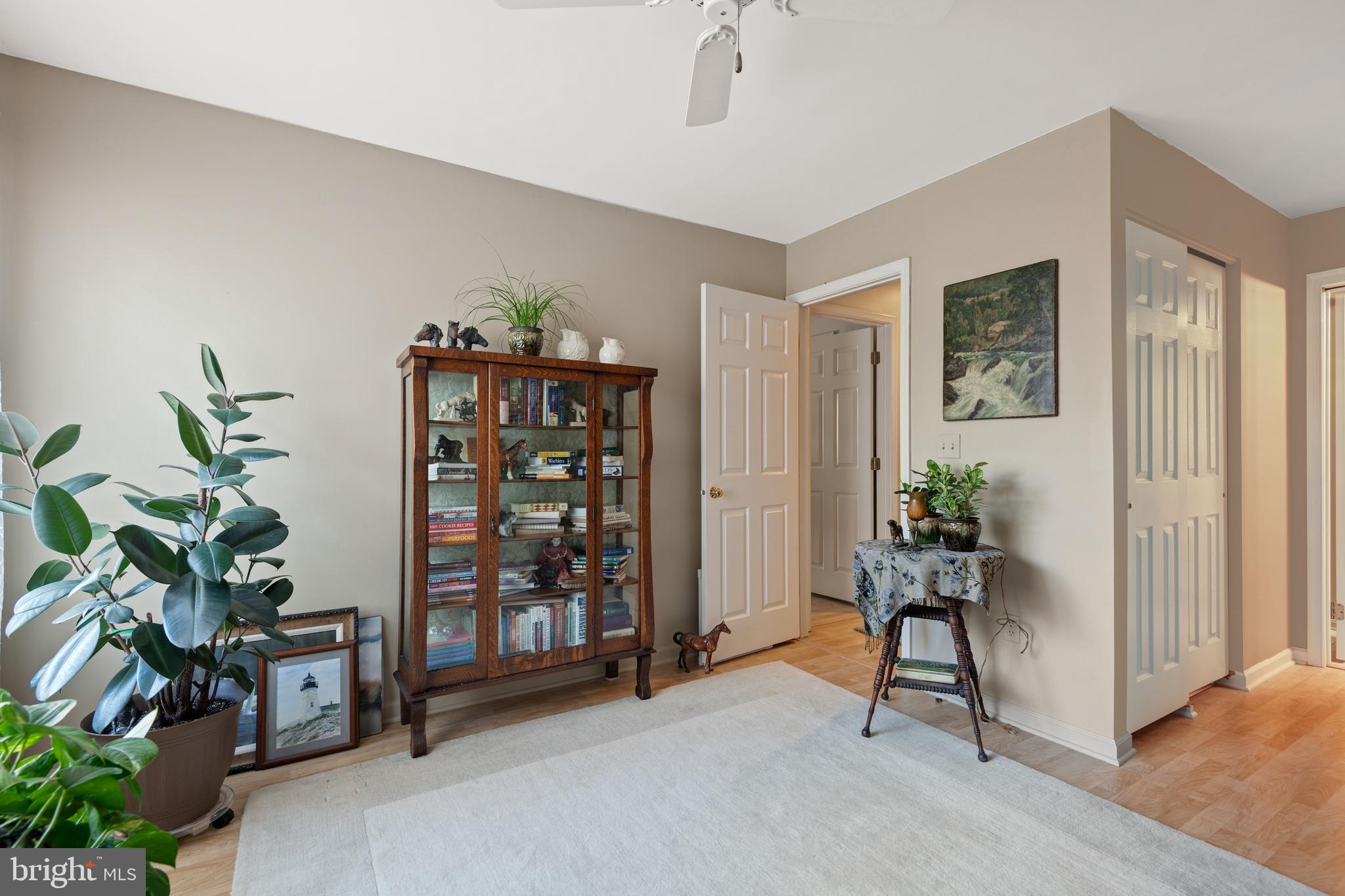 COUNTRY PLACE - Residential