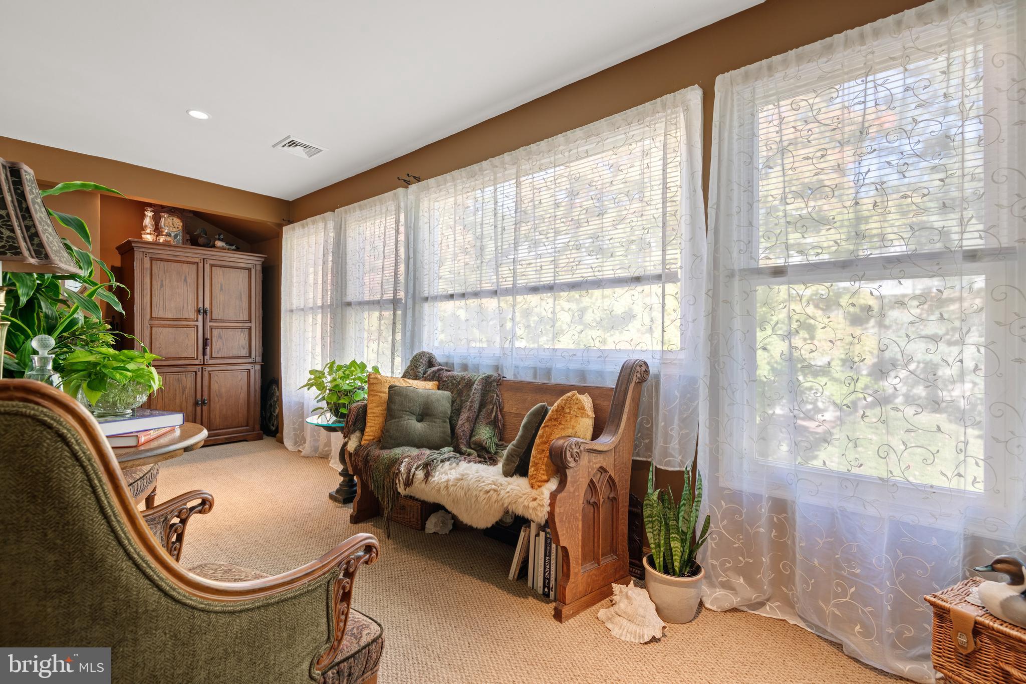 COUNTRY PLACE - Residential