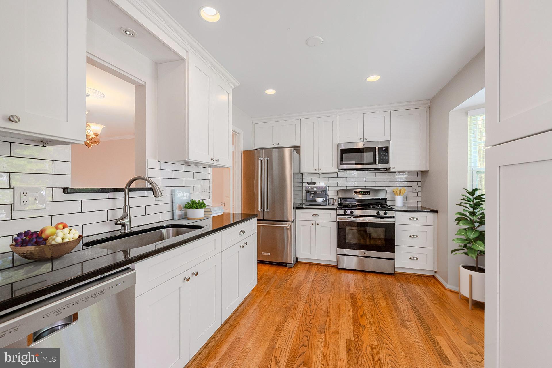10024 PARK WOODS LANE