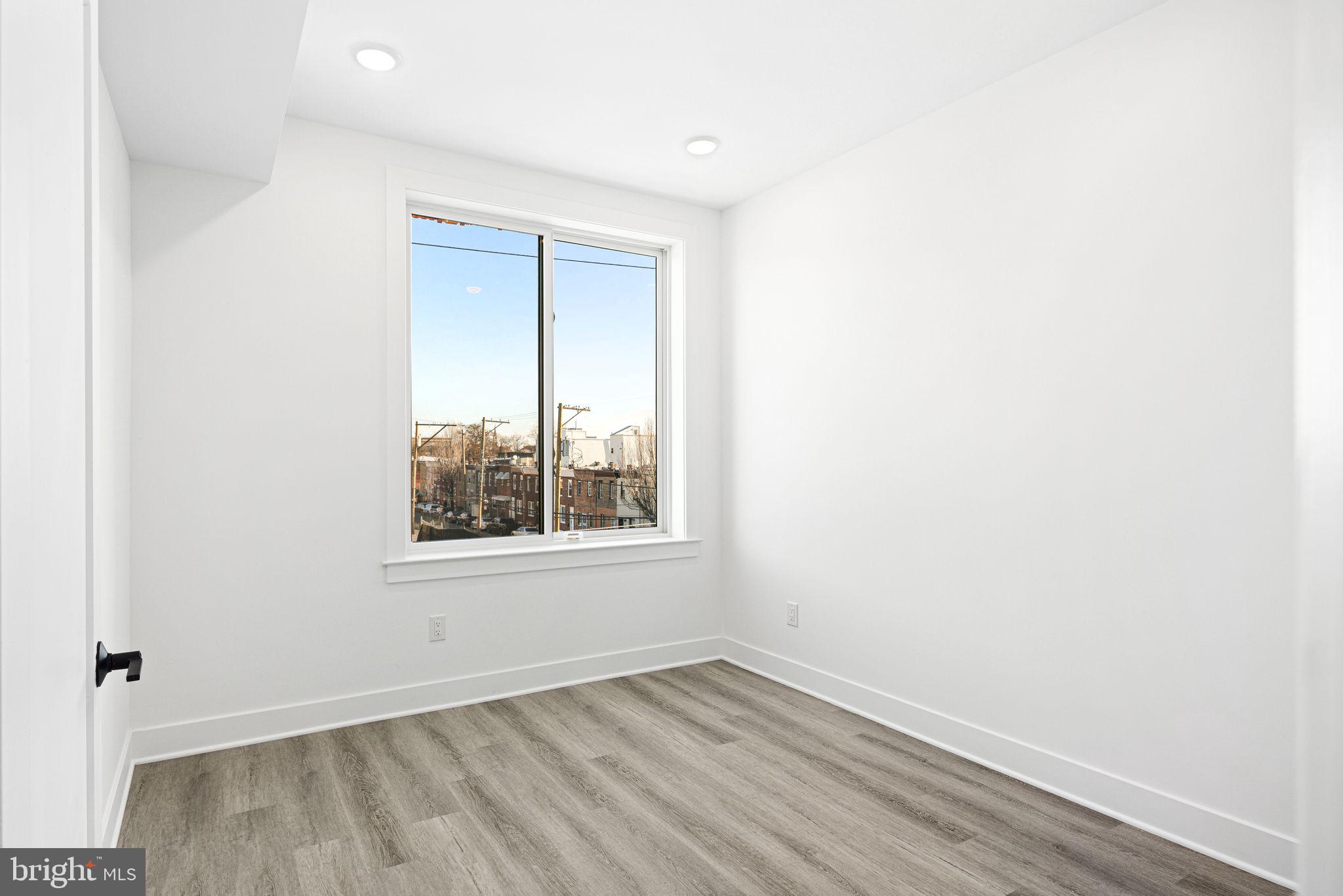 PORT RICHMOND - Residential Lease