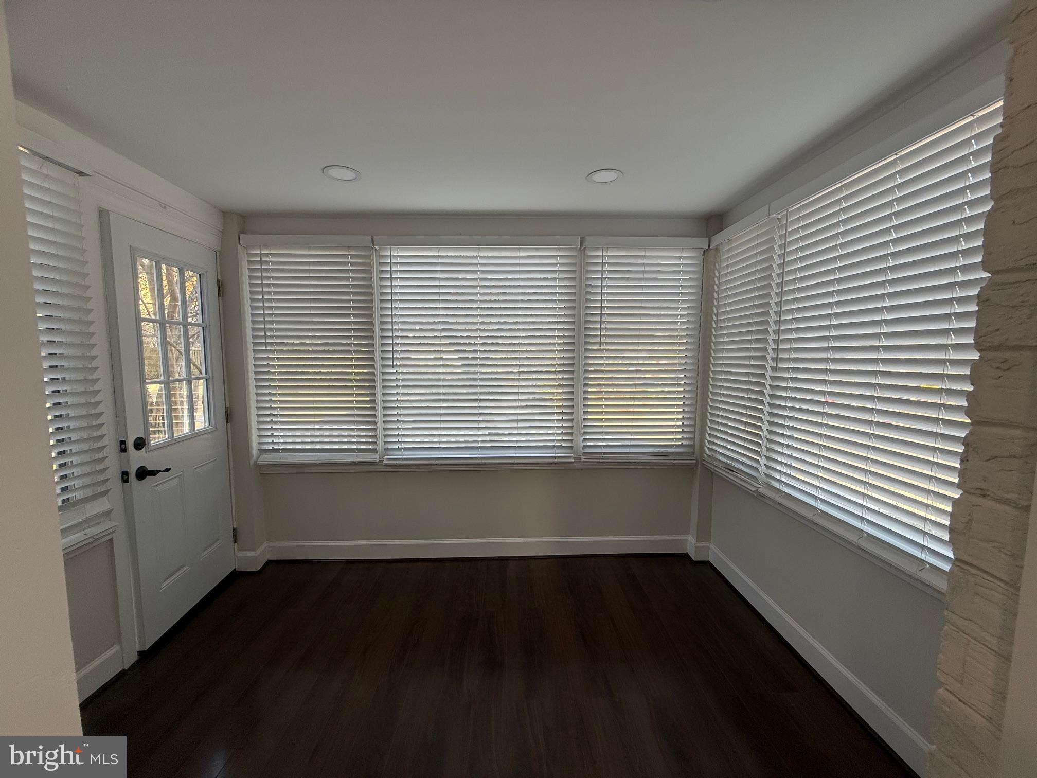 COUNTRY CLUB - Residential