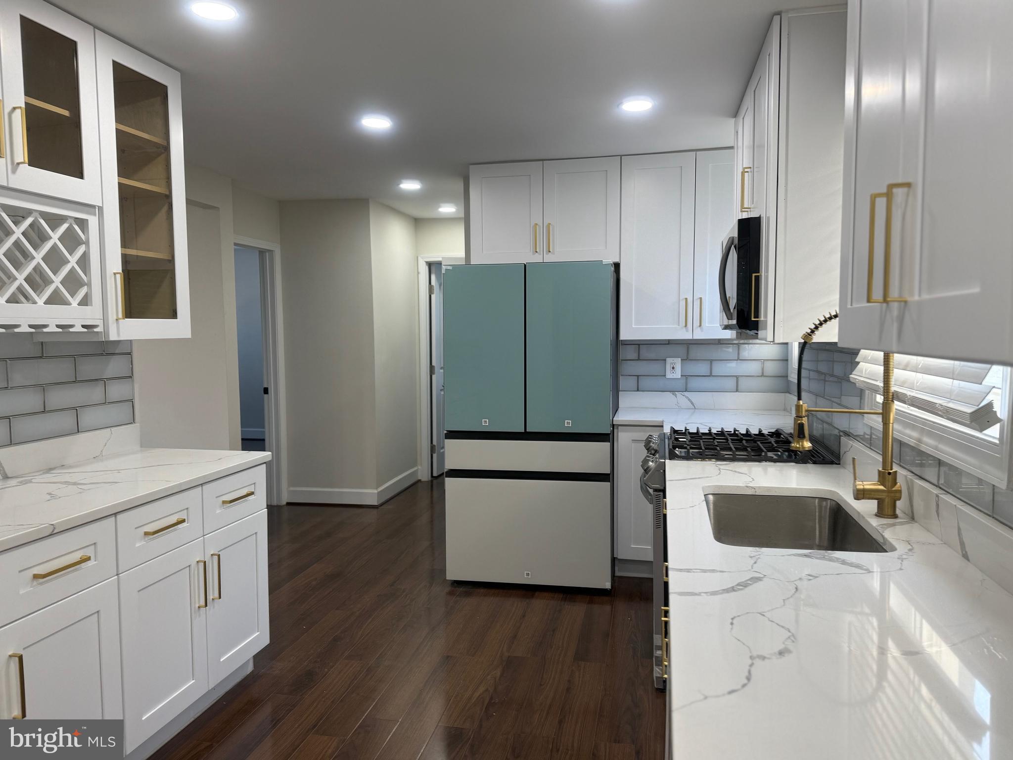 COUNTRY CLUB - Residential