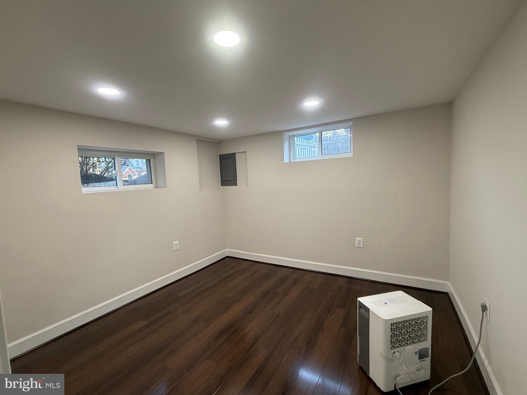 COUNTRY CLUB - Residential