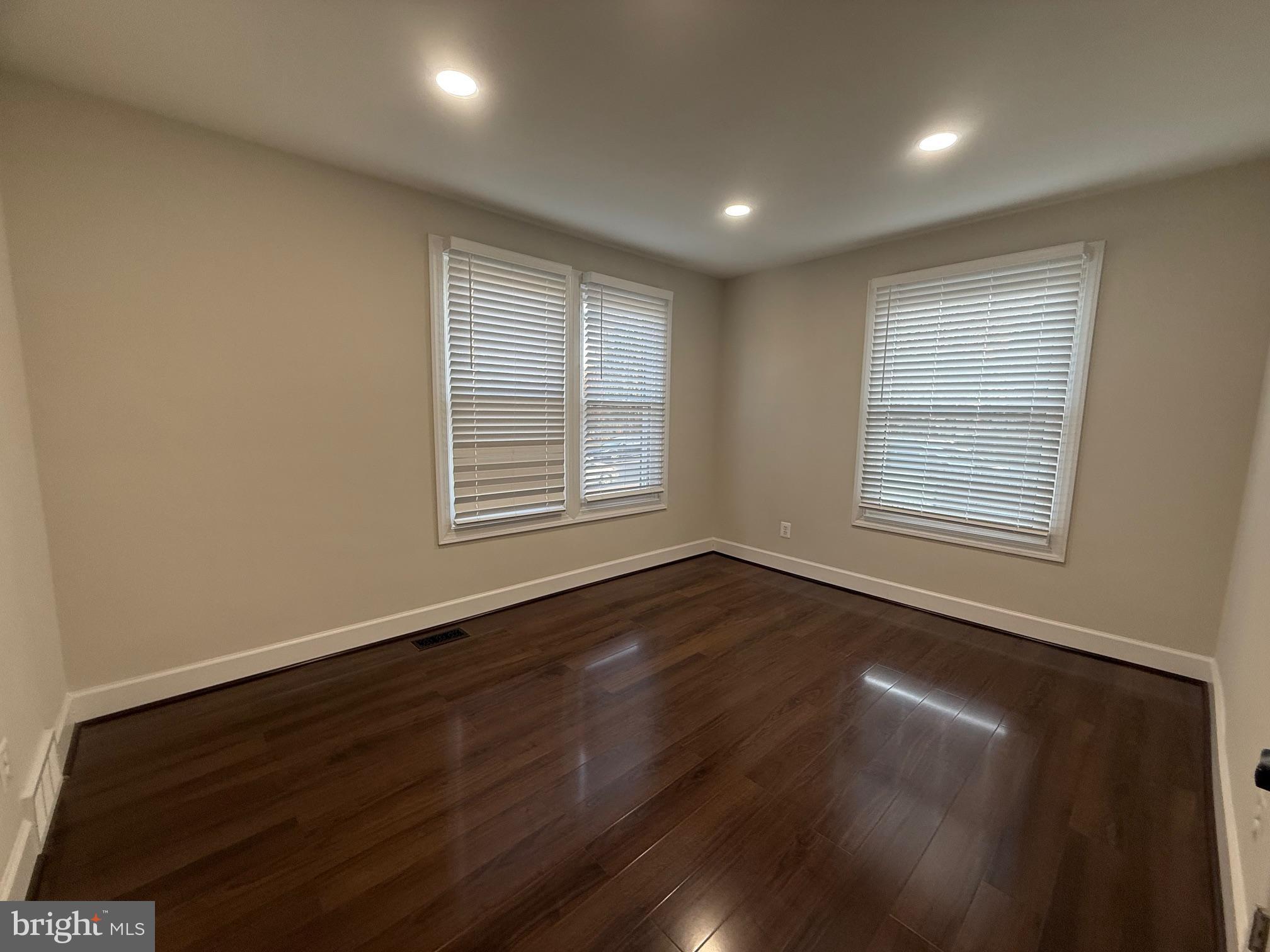 COUNTRY CLUB - Residential