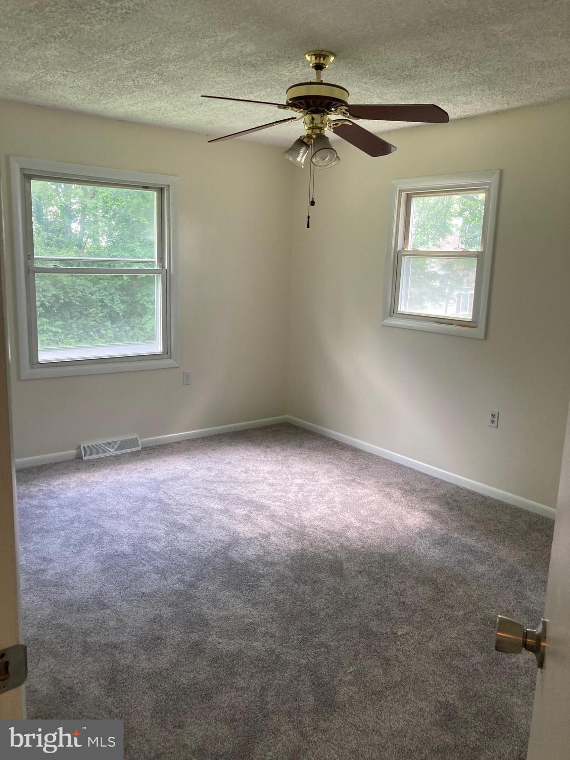 POINT OF ROCKS ESTATES - Residential Lease