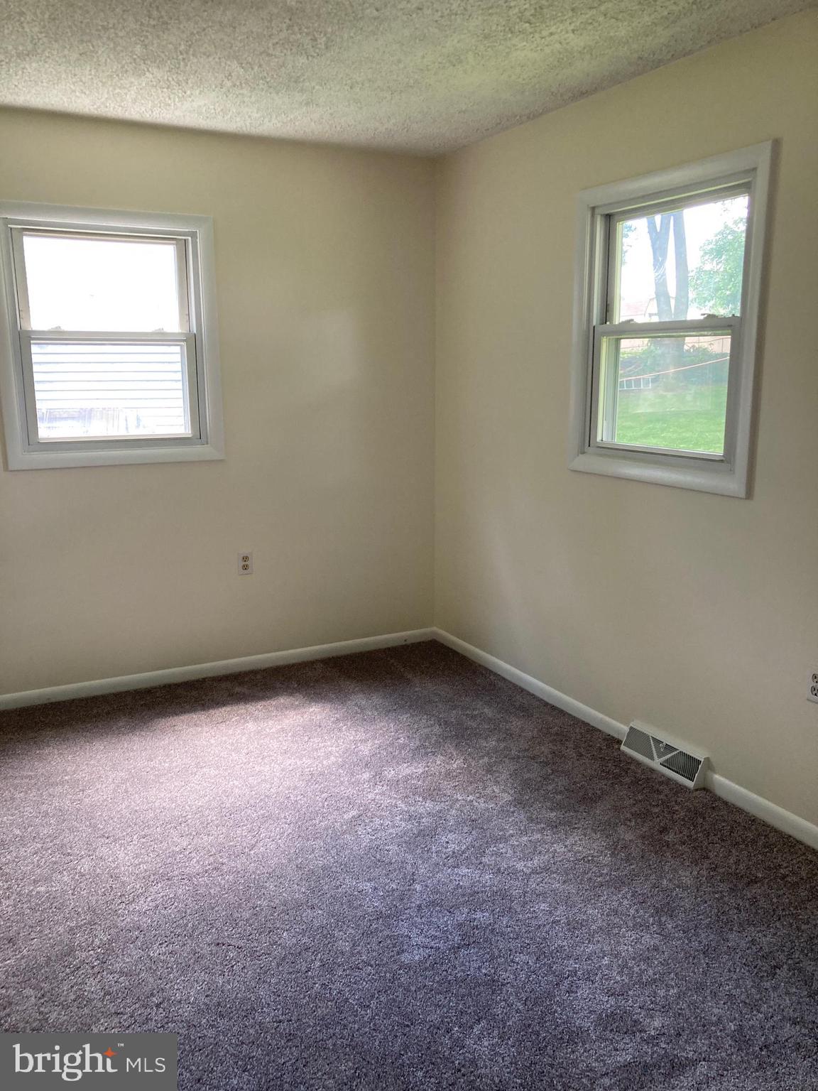 POINT OF ROCKS ESTATES - Residential Lease