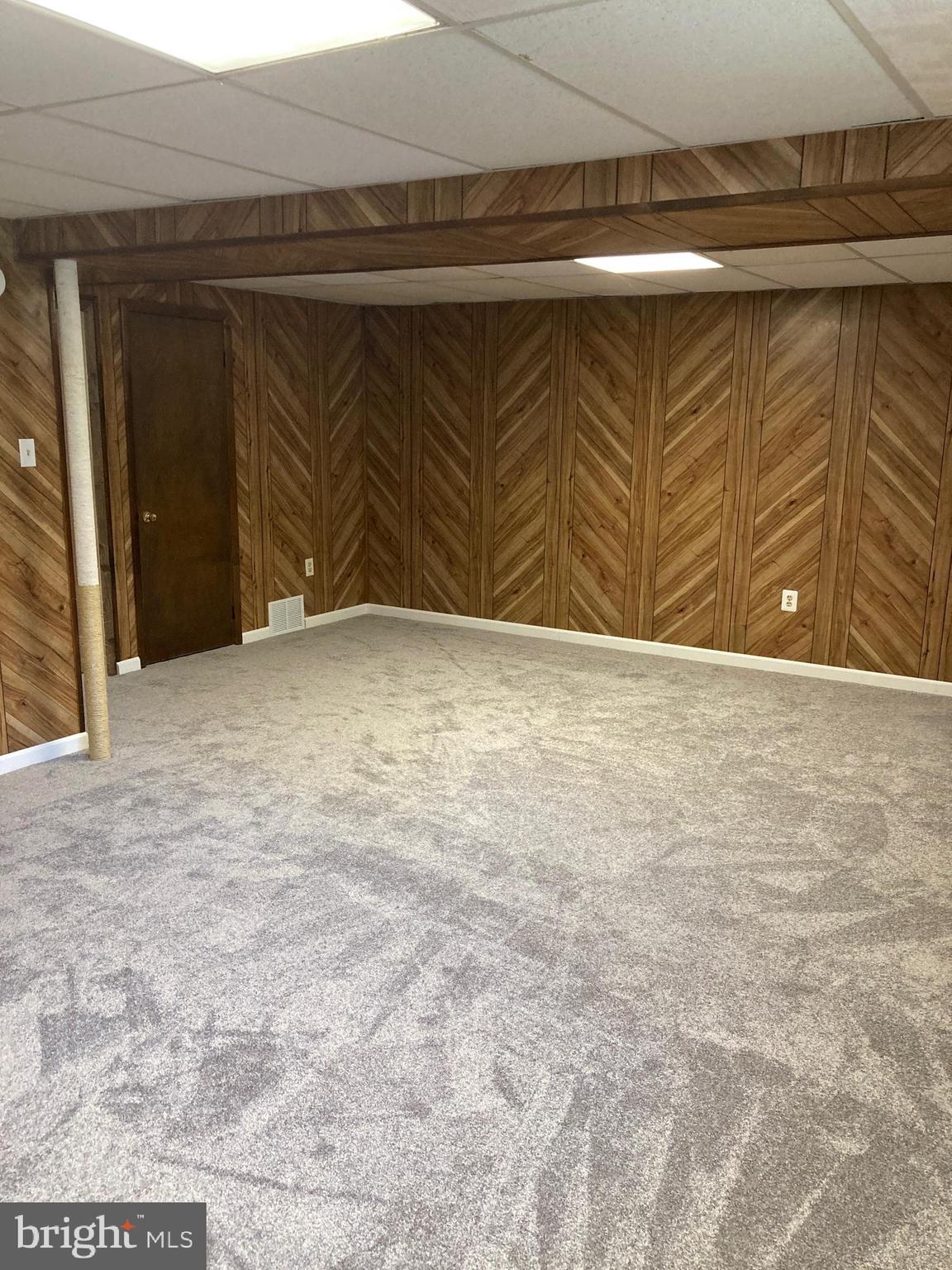 POINT OF ROCKS ESTATES - Residential Lease