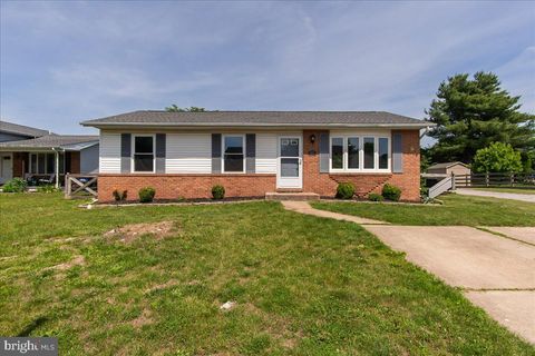 Homes For Sale - 10 Cambridge Court<br/> Carroll County, TANEYTOWN, MD 21787