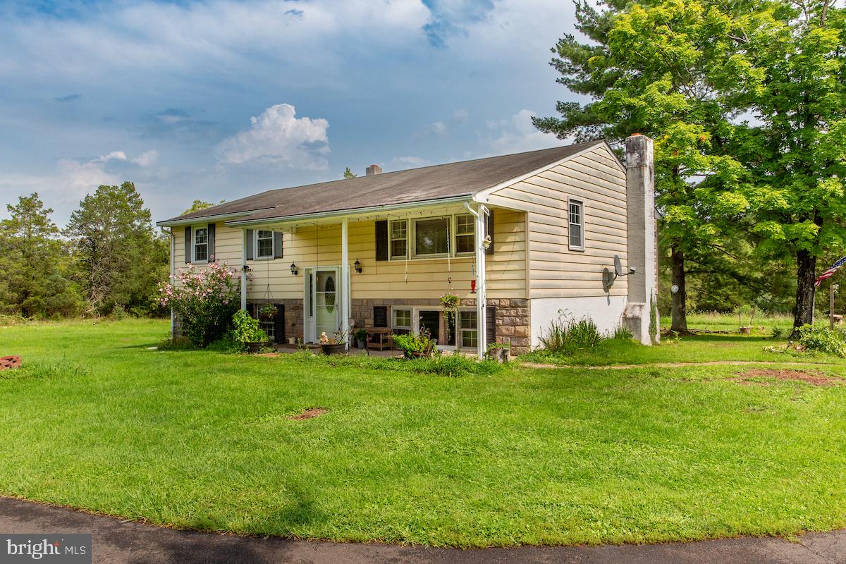 125 E DARK HOLLOW ROAD ROAD
