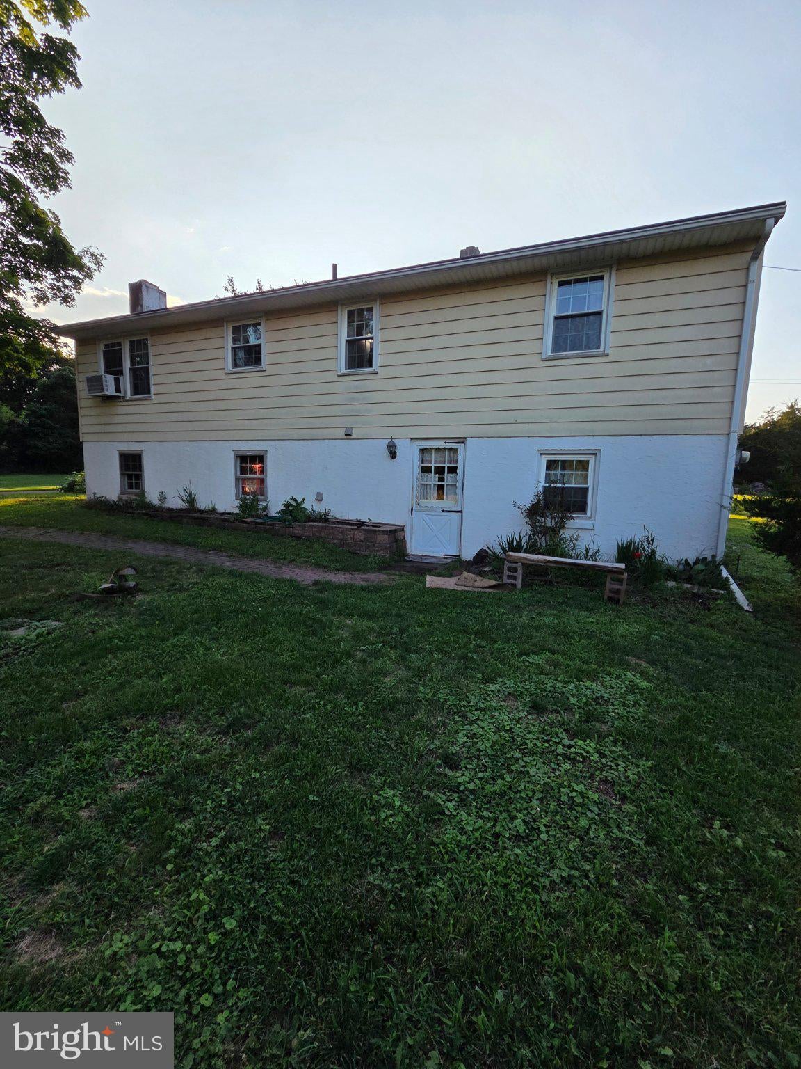 125 E DARK HOLLOW ROAD ROAD
