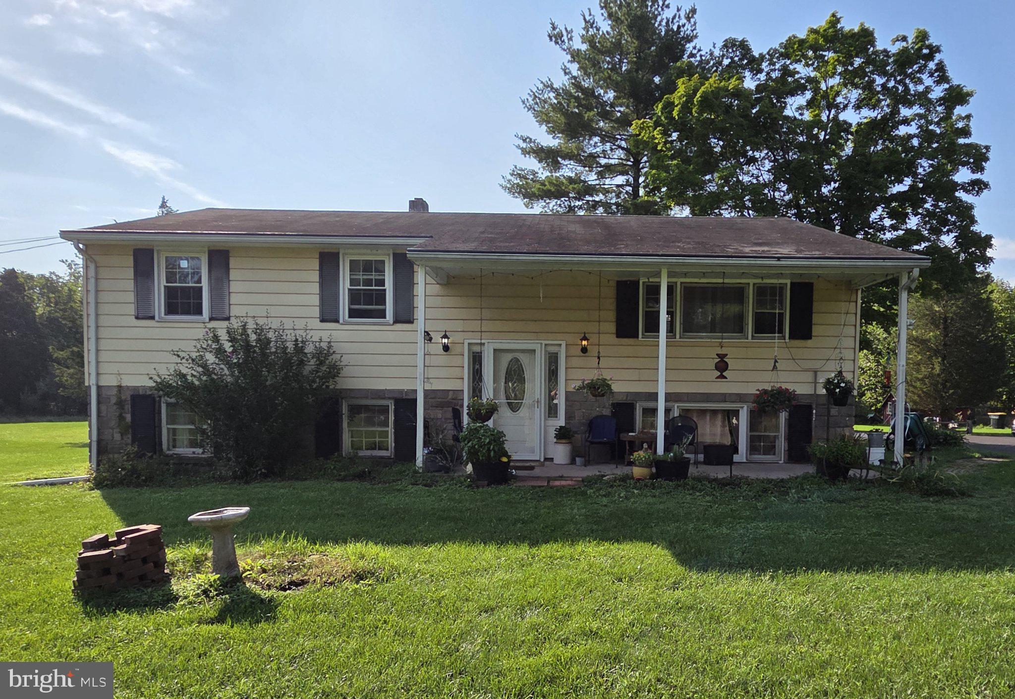 125 E DARK HOLLOW ROAD ROAD
