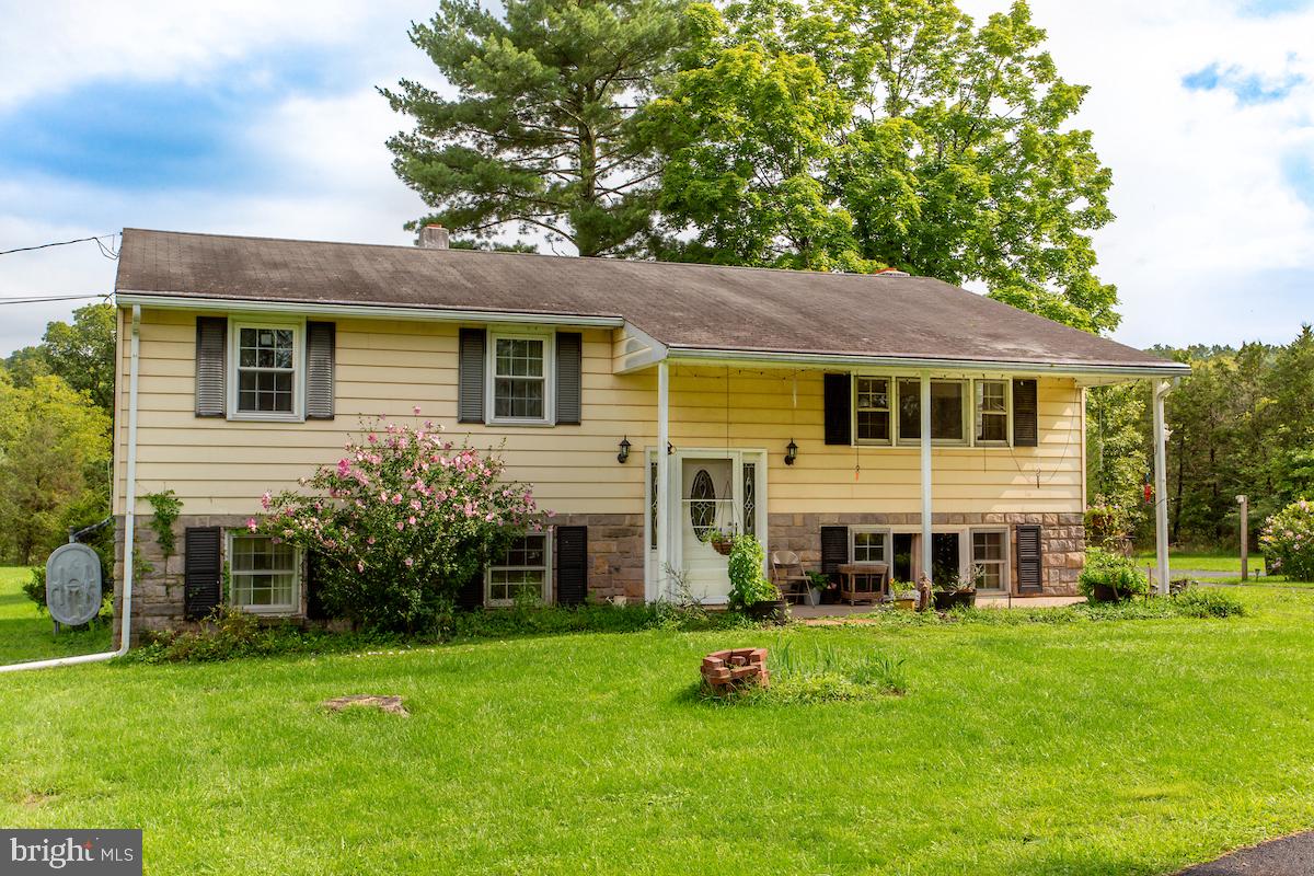 125 E DARK HOLLOW ROAD ROAD