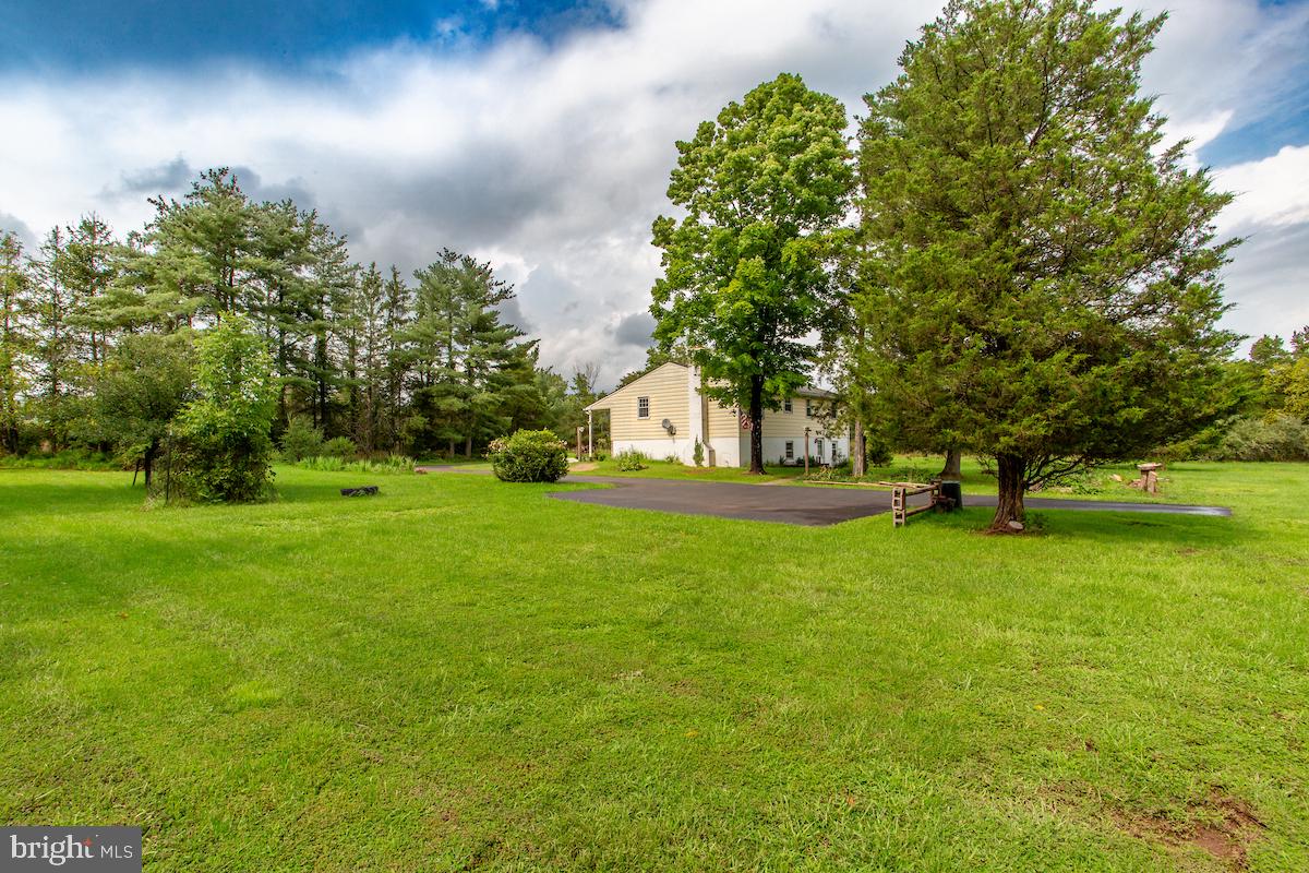 125 E DARK HOLLOW ROAD ROAD
