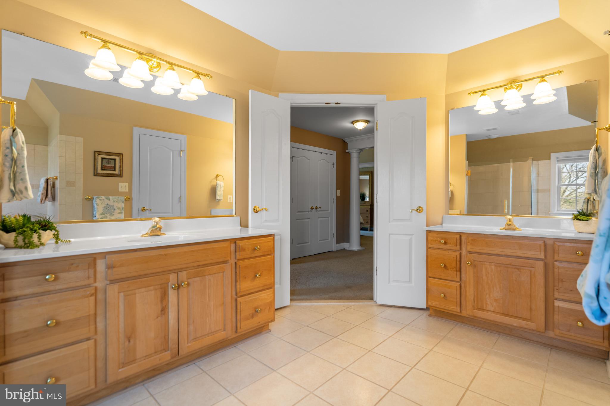 FARMINGTON ON THE GREEN - Residential