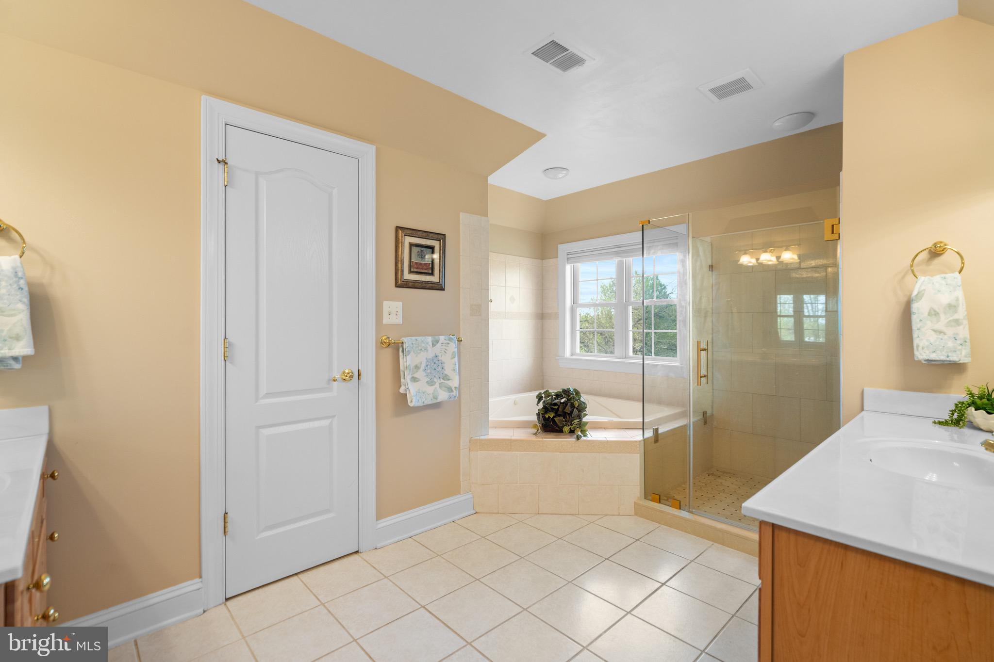 FARMINGTON ON THE GREEN - Residential