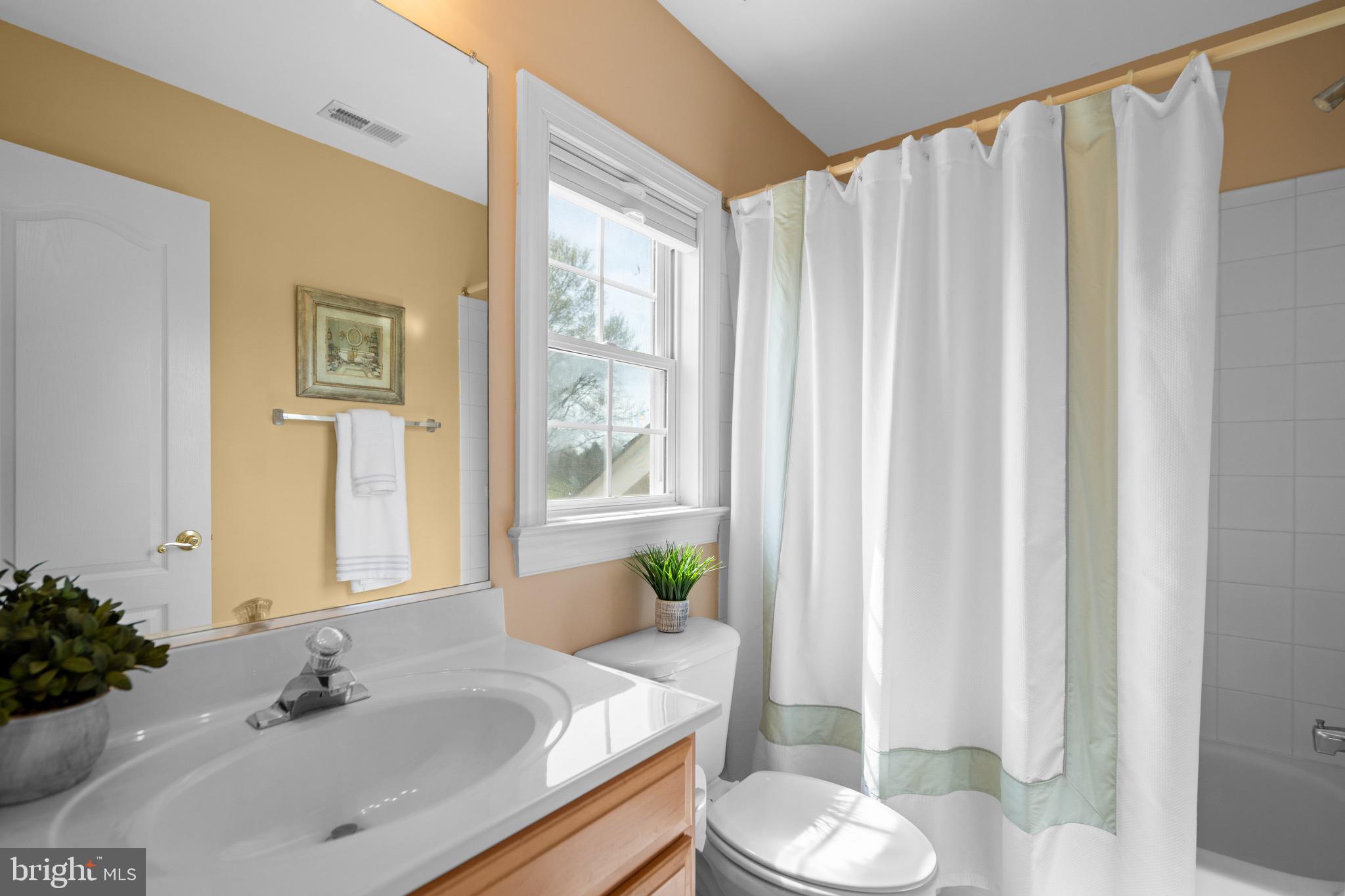 FARMINGTON ON THE GREEN - Residential