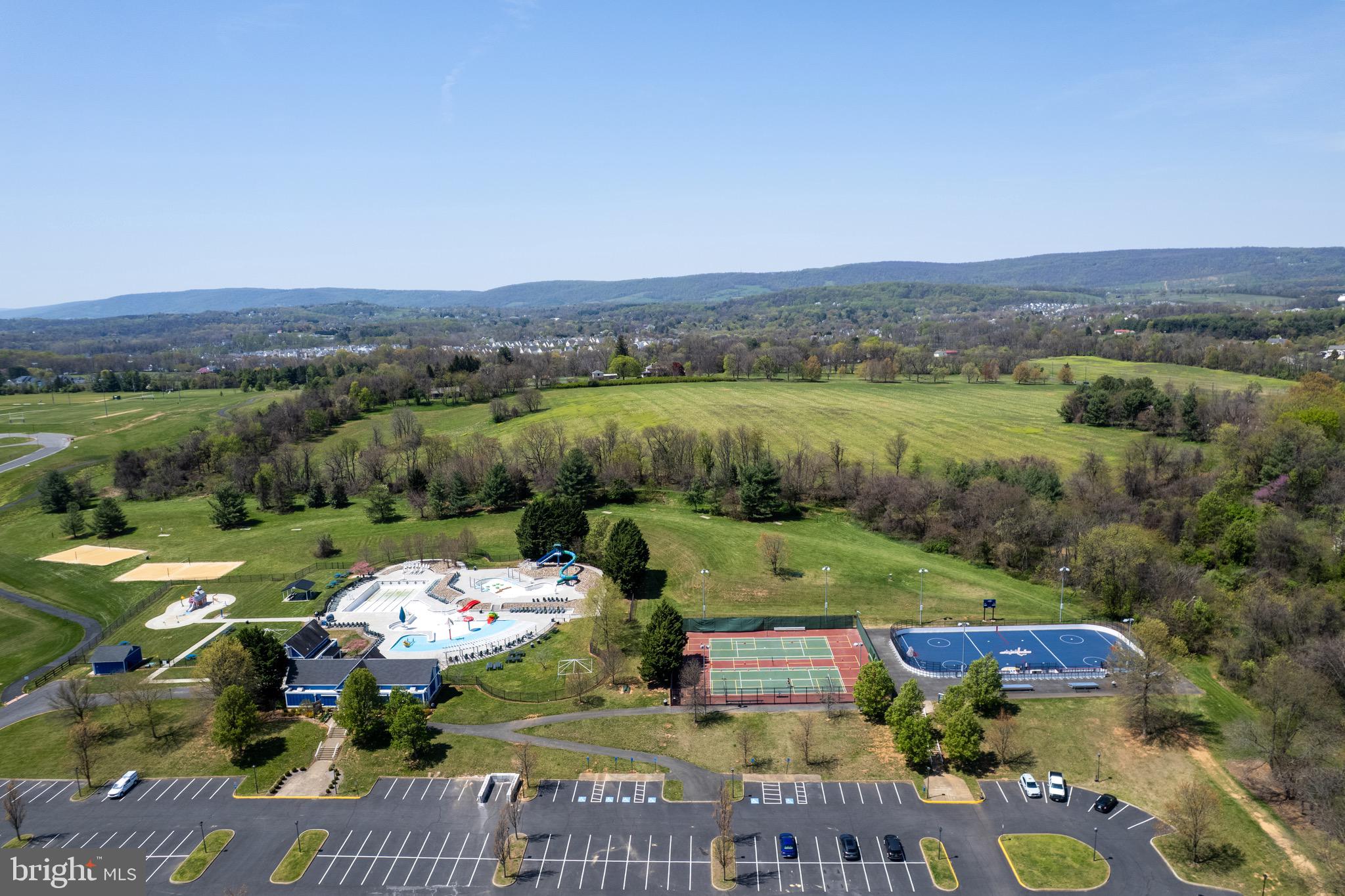 FARMINGTON ON THE GREEN - Residential