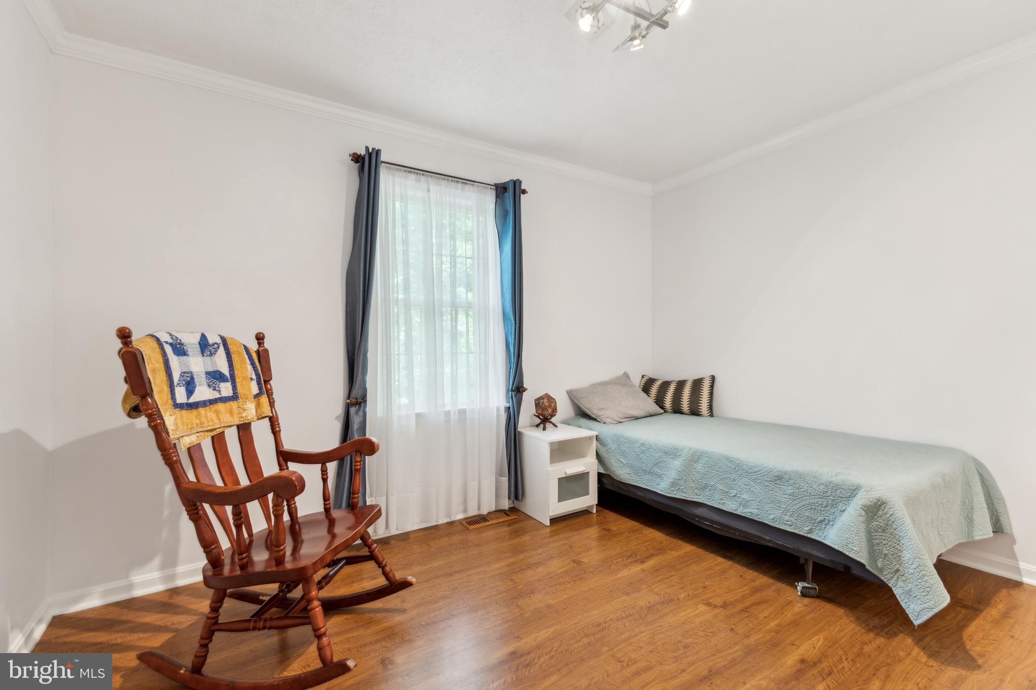 AVON CREST - Residential