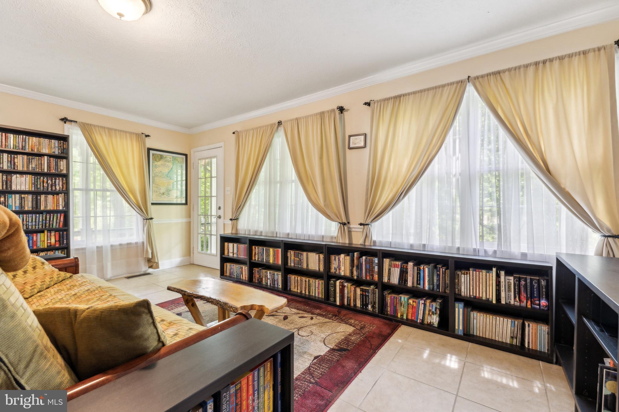 AVON CREST - Residential