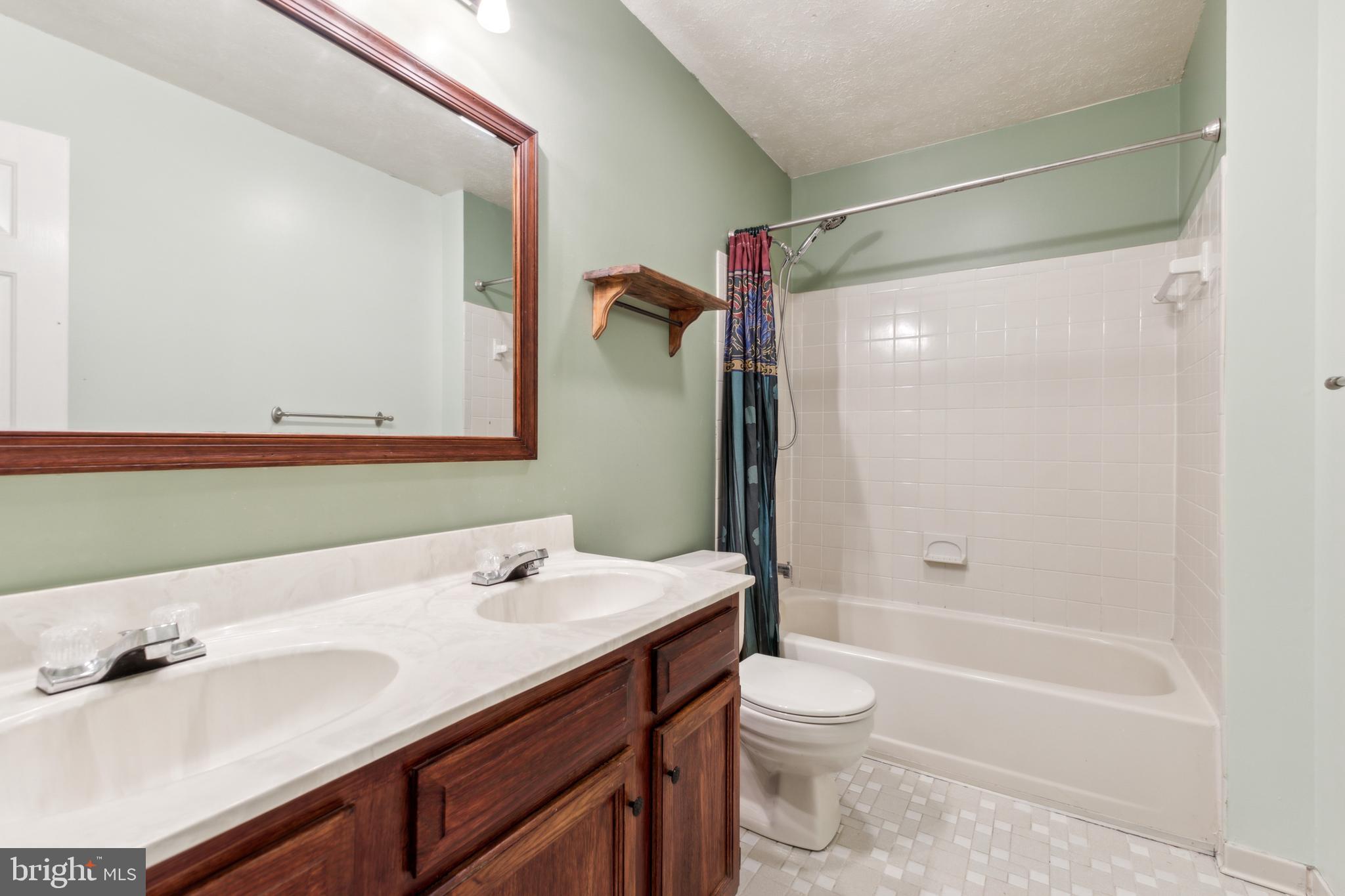 AVON CREST - Residential