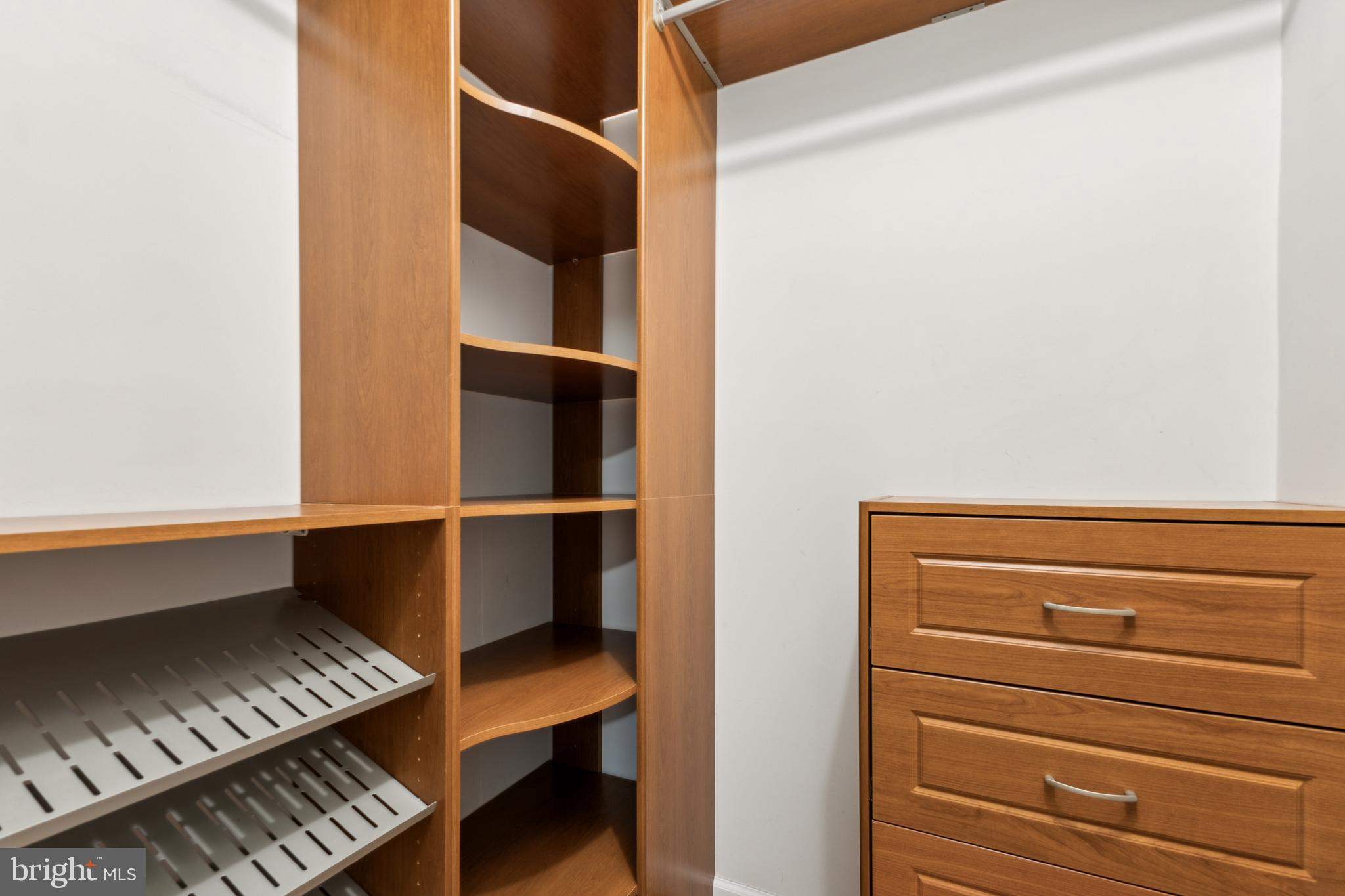 AVON CREST - Residential