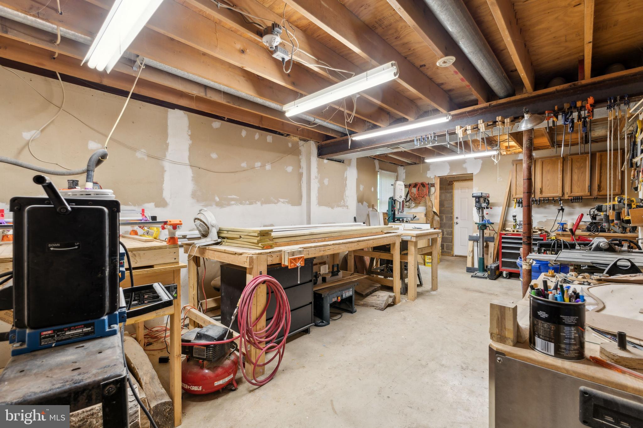 AVON CREST - Residential