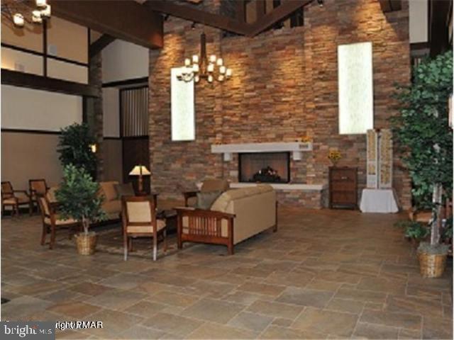 ARROWHEAD LAKES - Residential