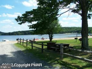 ARROWHEAD LAKES - Residential