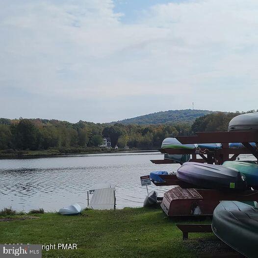 ARROWHEAD LAKES - Residential