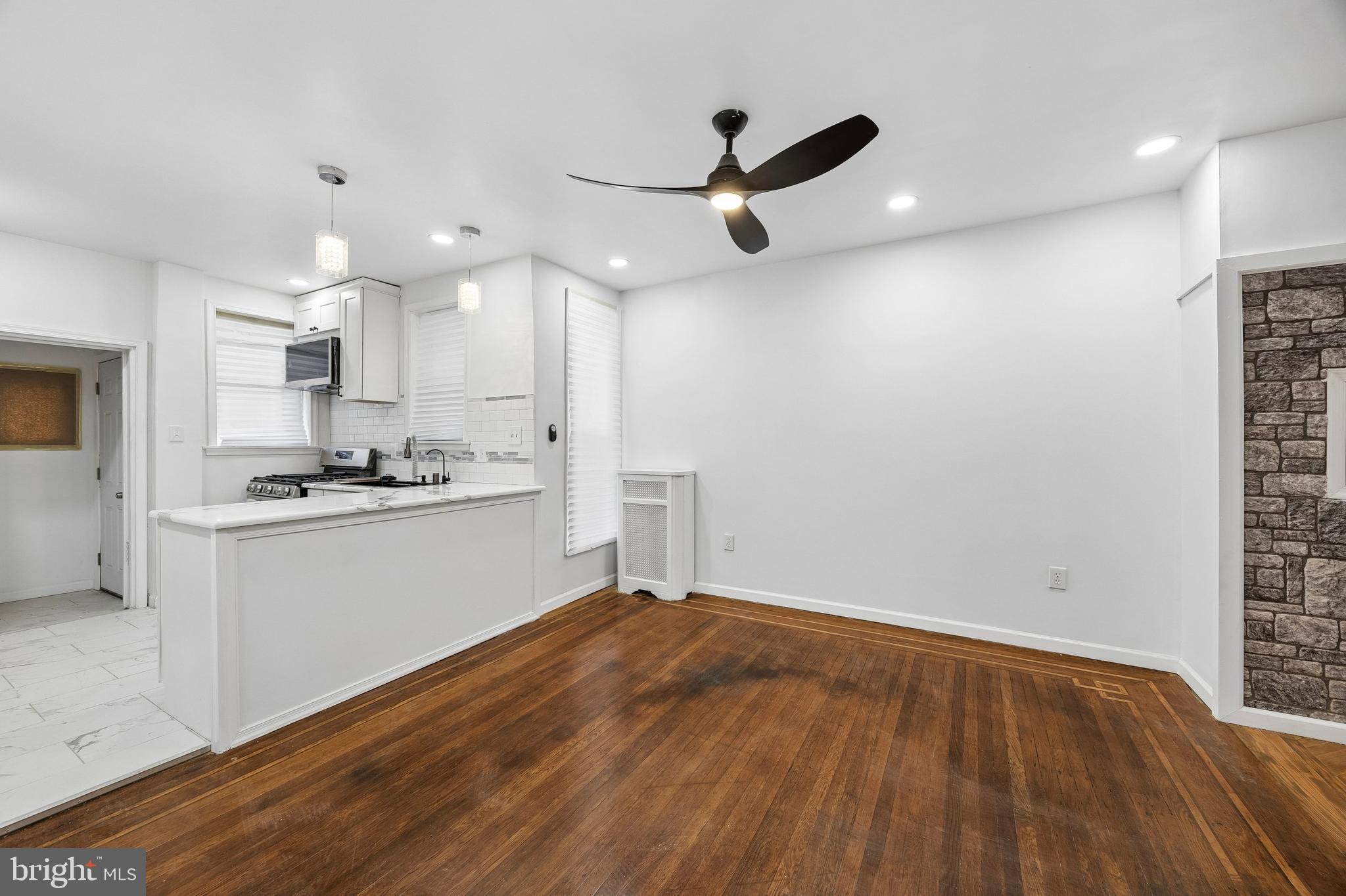 5648 BROOMALL STREET 00