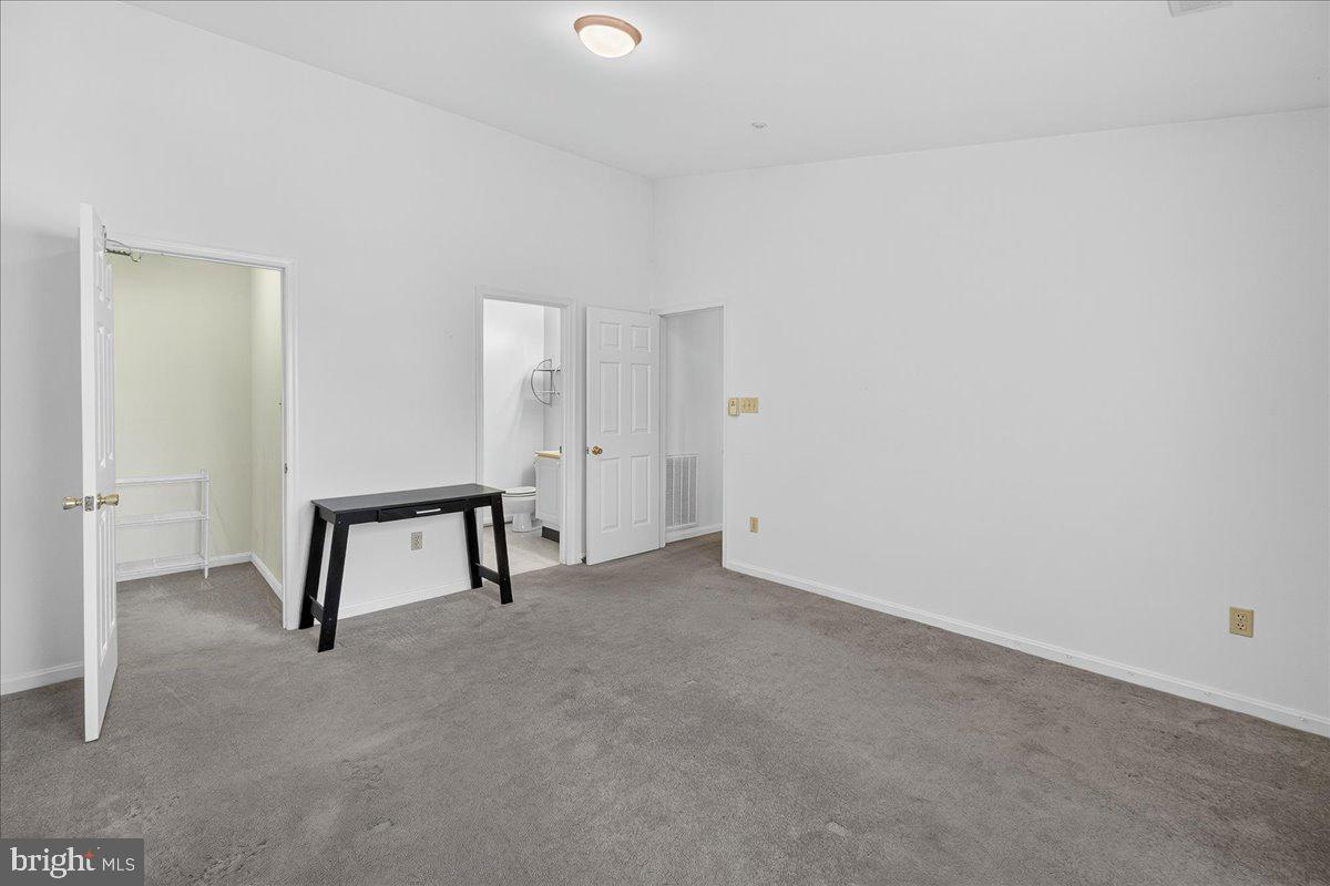 LAKETREE - Residential