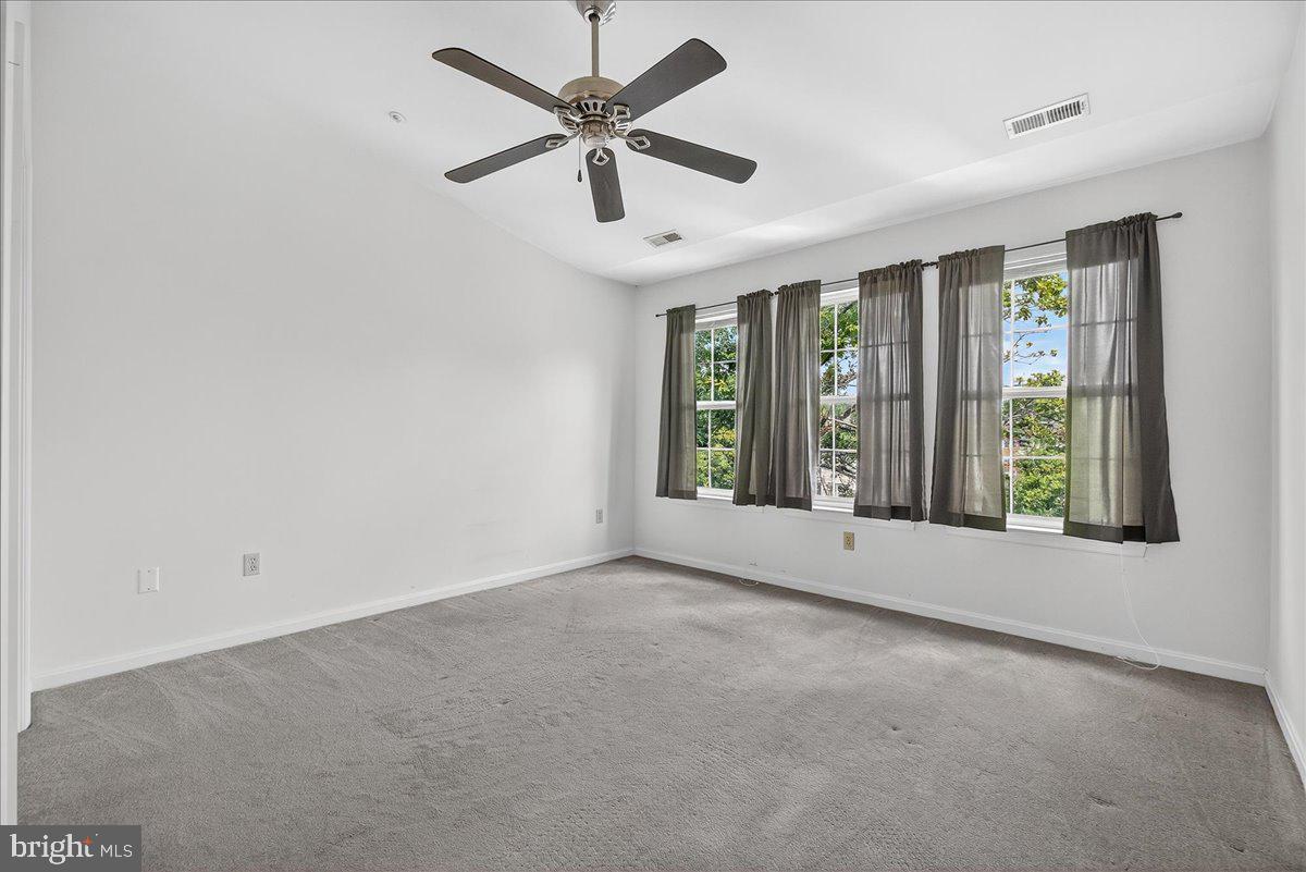 LAKETREE - Residential