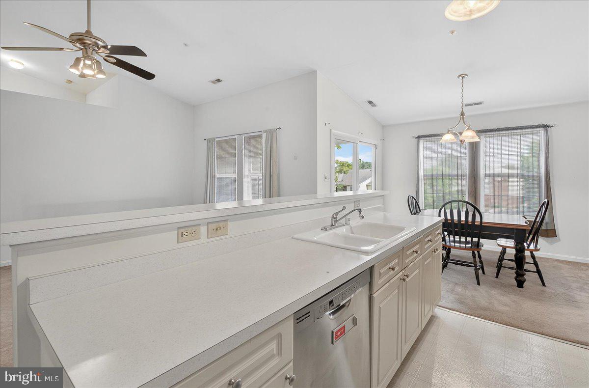 LAKETREE - Residential