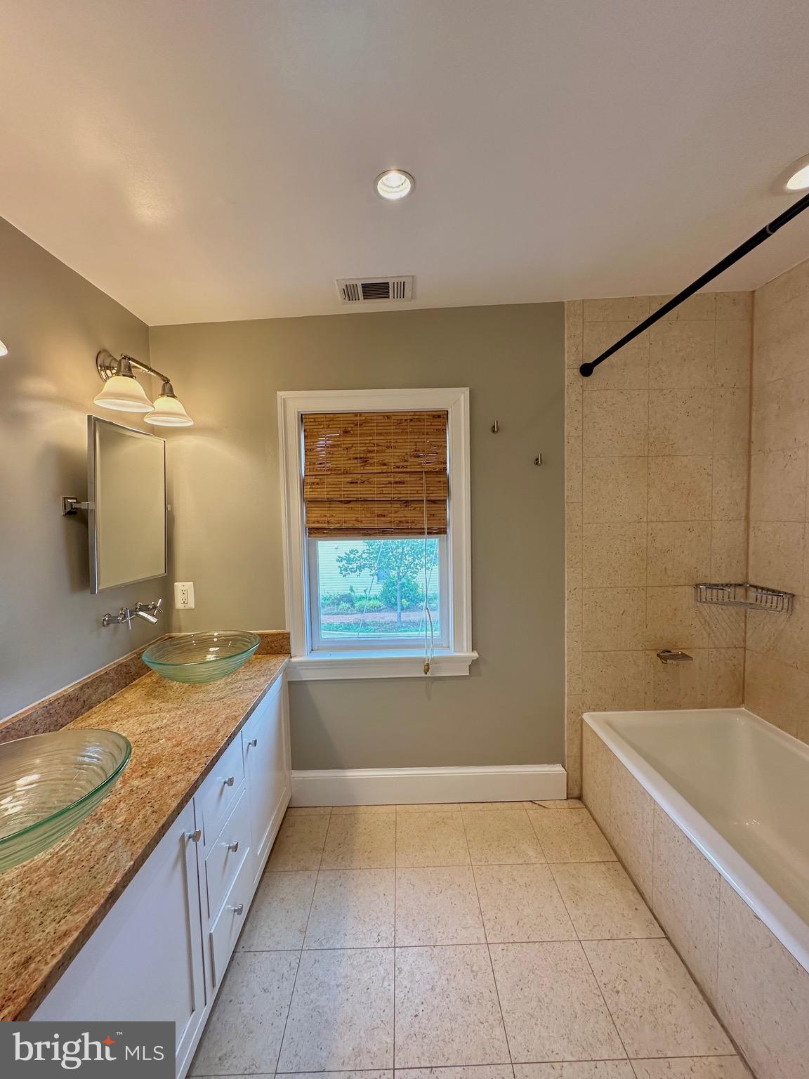 PARKER GRAY - Residential Lease