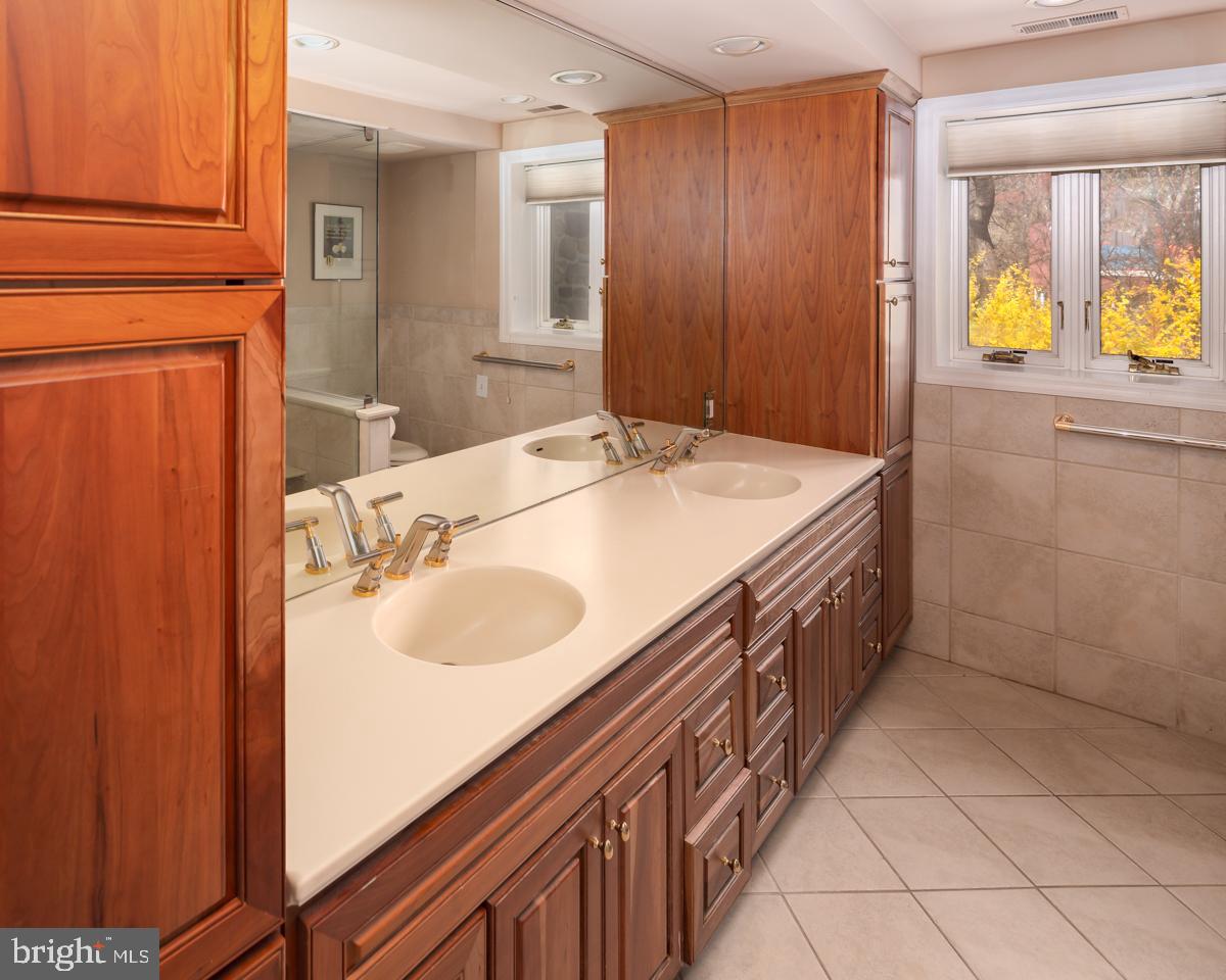 WYNNEWOOD - Residential