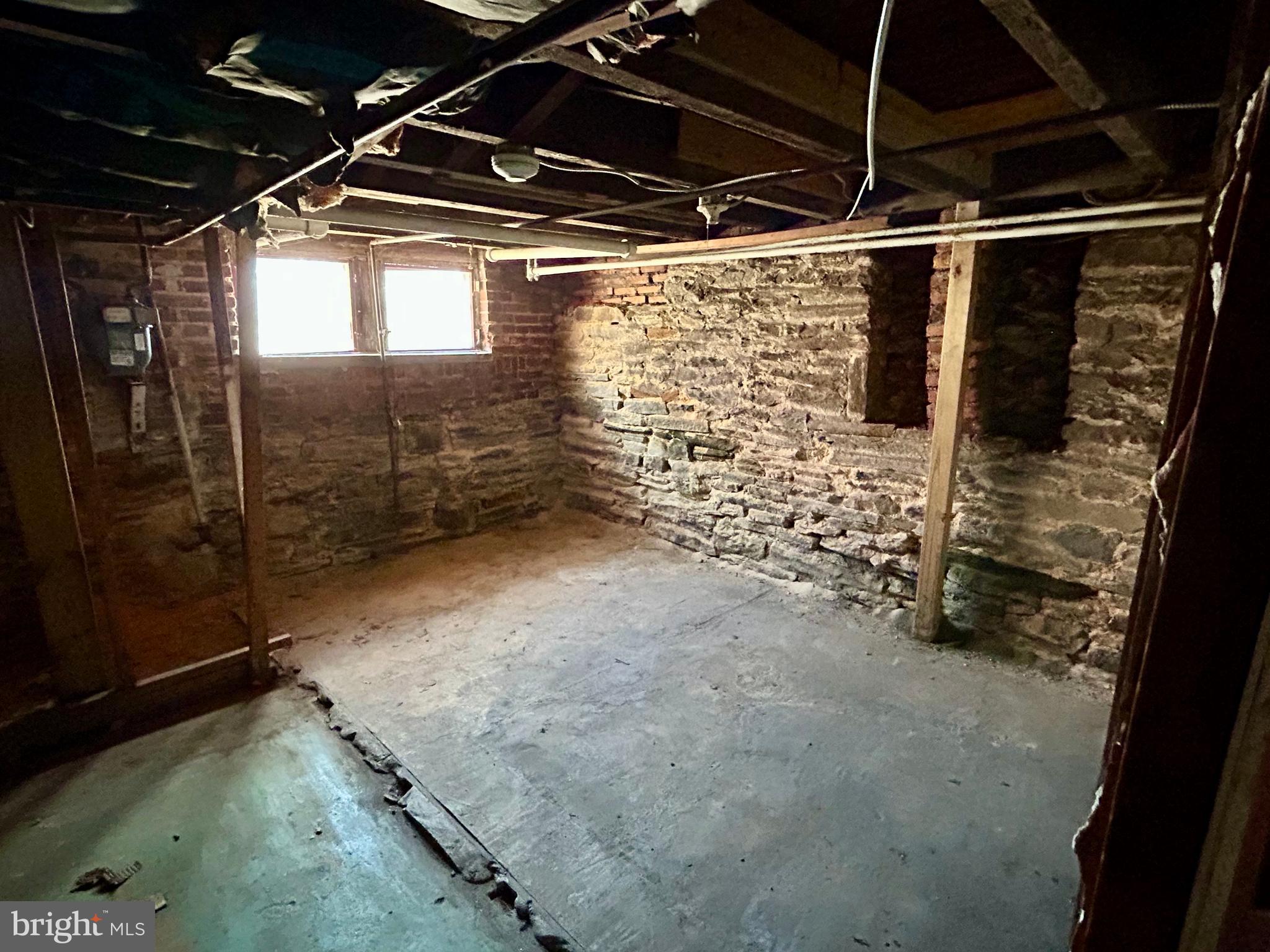 CHARLES VILLAGE - Residential Lease