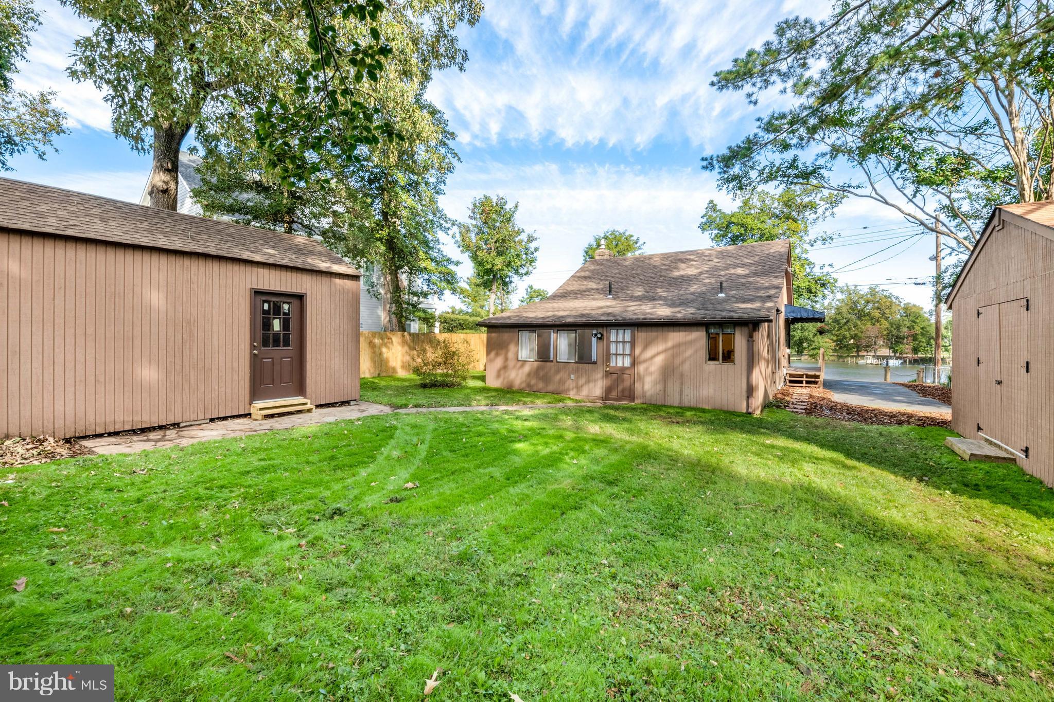 WOODLAND BEACH - Residential