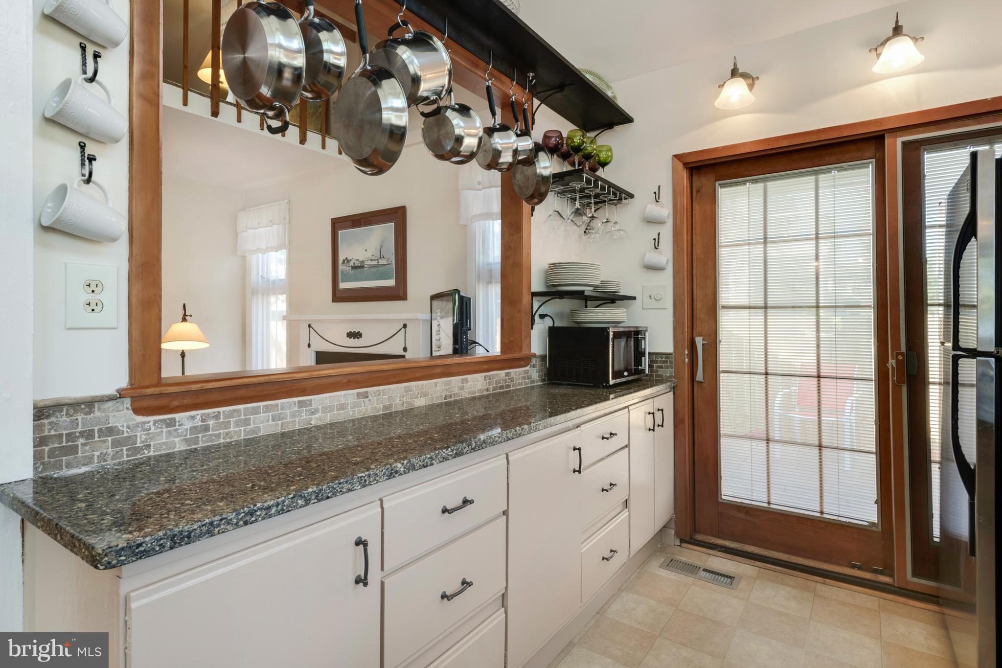 WOODLAND BEACH - Residential