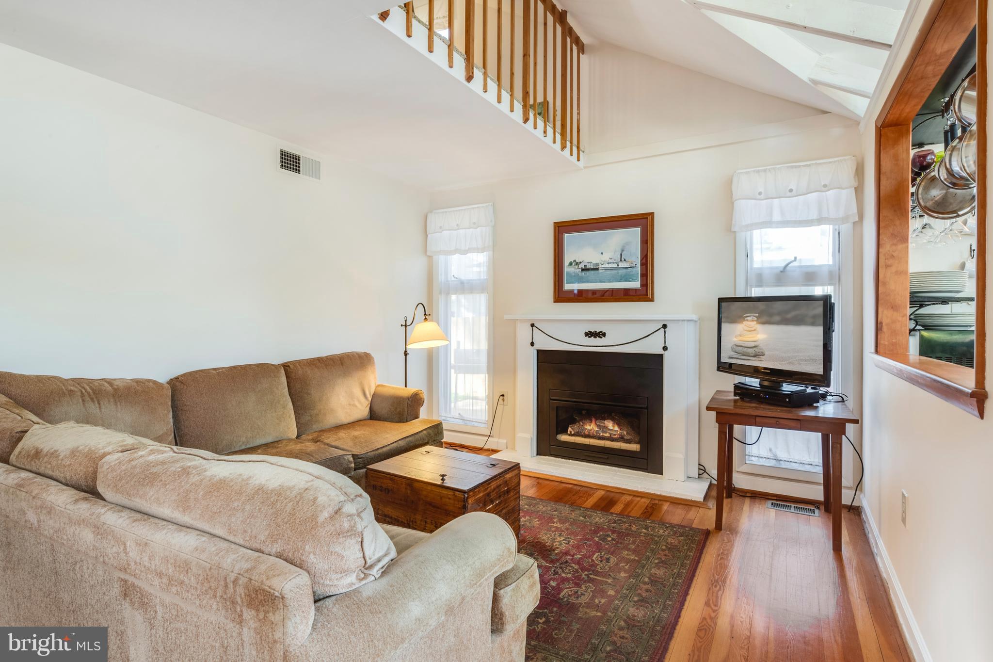 WOODLAND BEACH - Residential