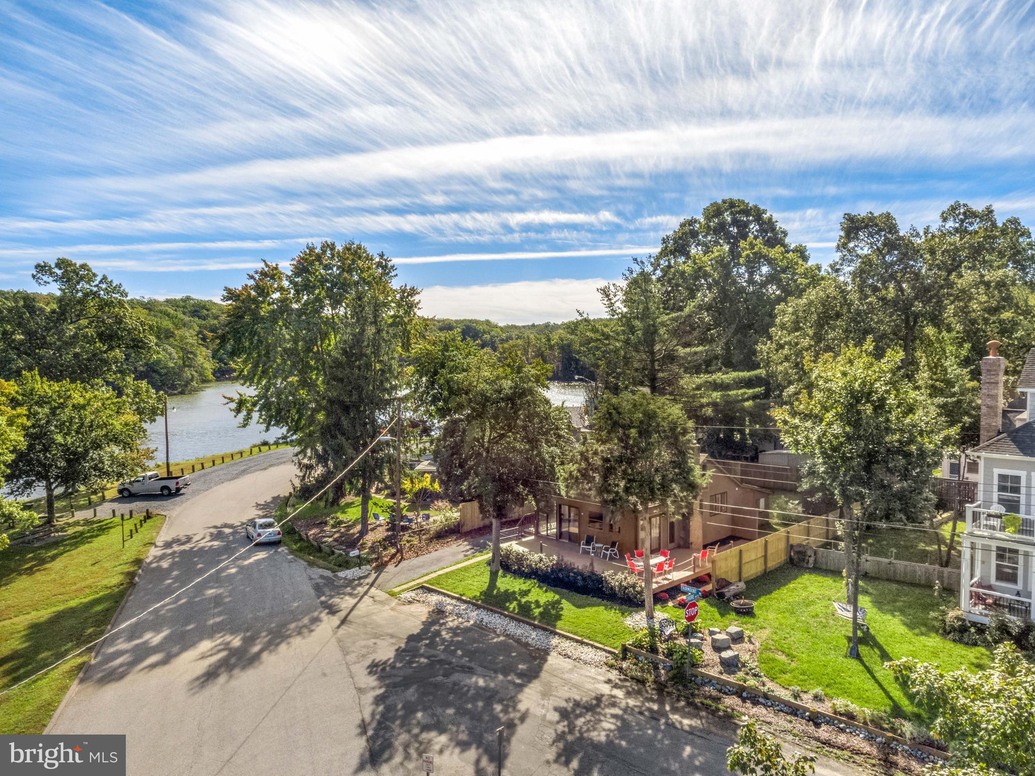 WOODLAND BEACH - Residential