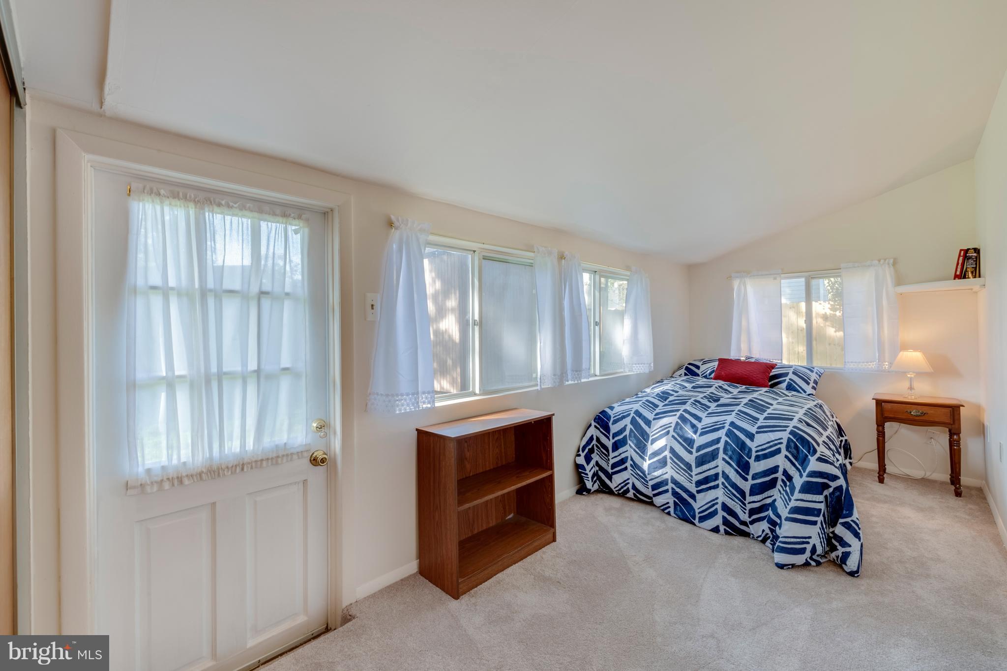 WOODLAND BEACH - Residential