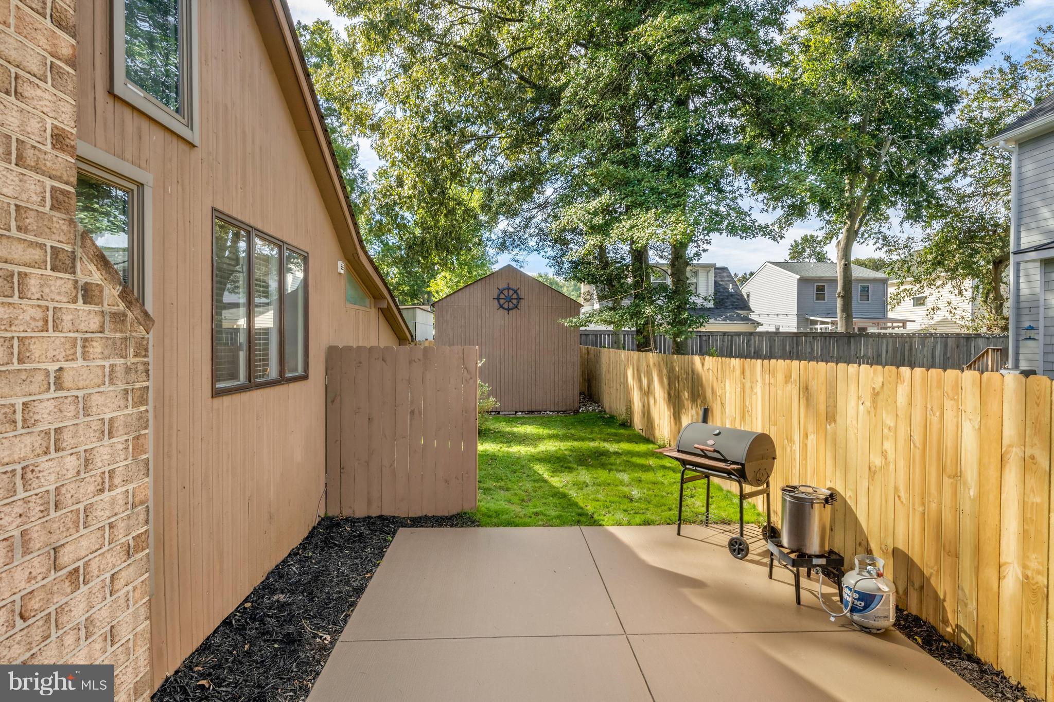 WOODLAND BEACH - Residential