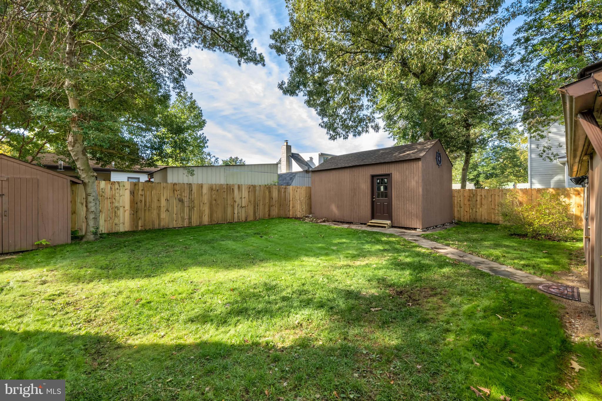 WOODLAND BEACH - Residential