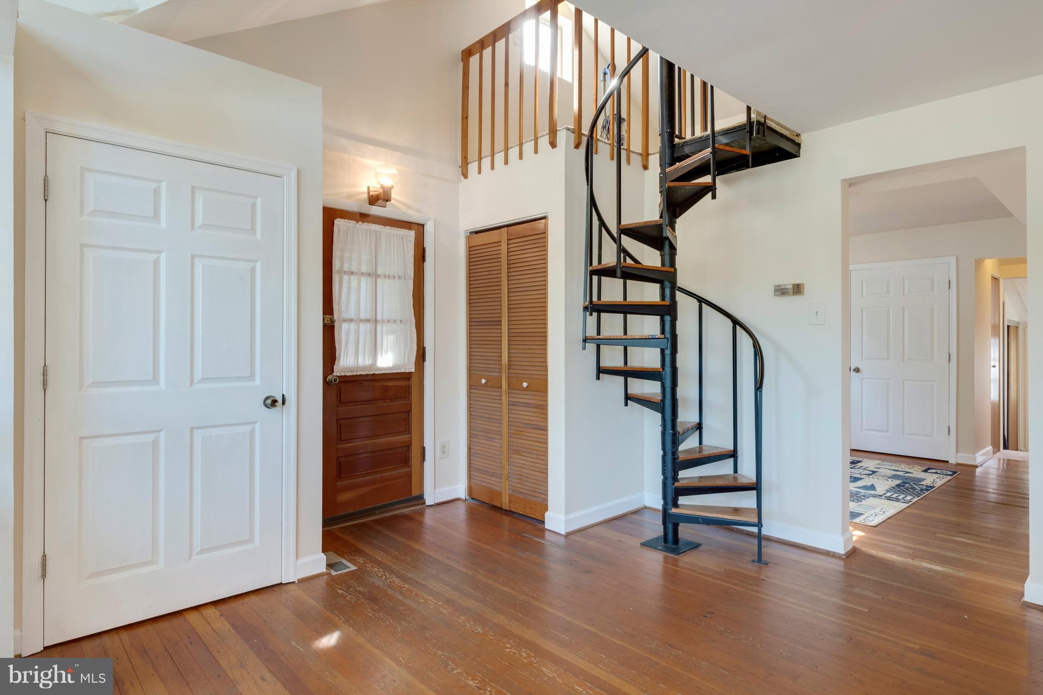 WOODLAND BEACH - Residential