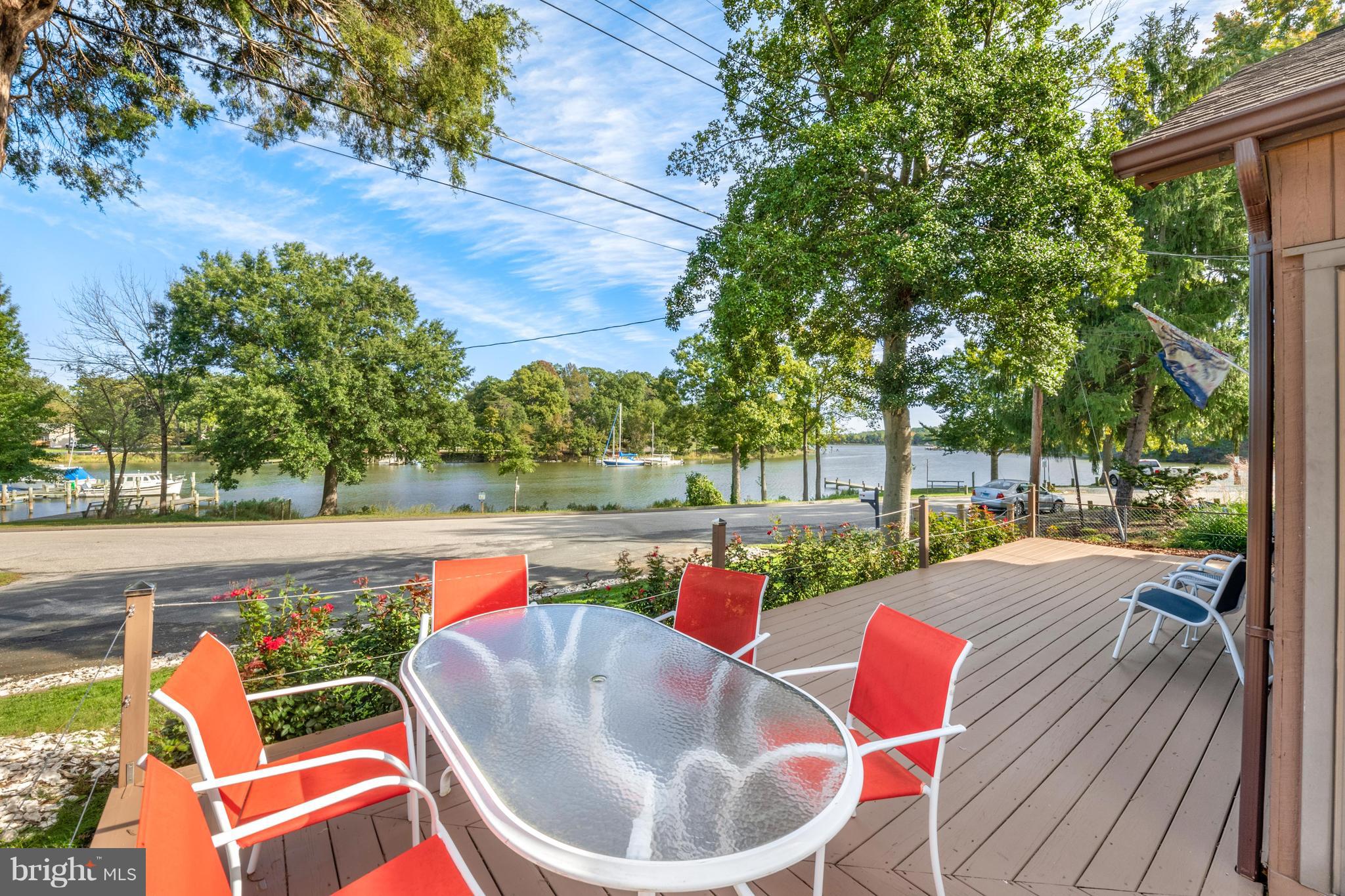 WOODLAND BEACH - Residential